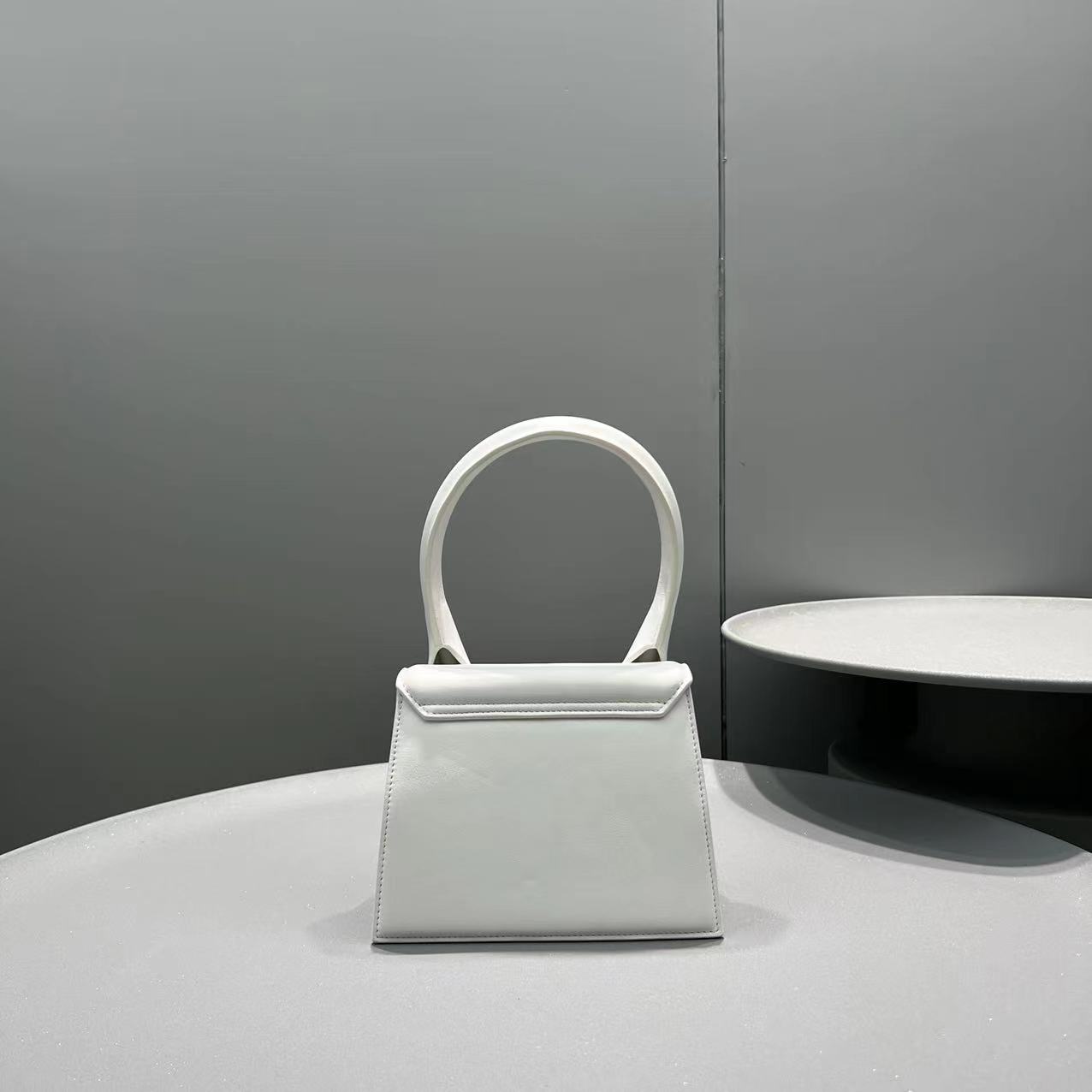 Bagsaaa Jacuqemus Le Chiquito Moyen Bag In White 18*15.5*8CM
