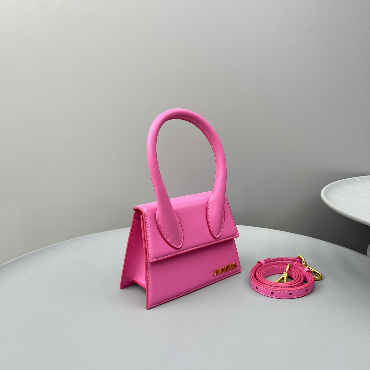 Bagsaaa Jacuqemus Le Chiquito Moyen Bag In Hot Pink 18*15.5*8CM
