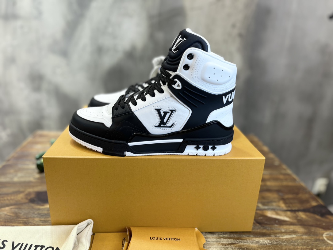 Bagsaaa L0vis Vvtt0n Trainer Black White