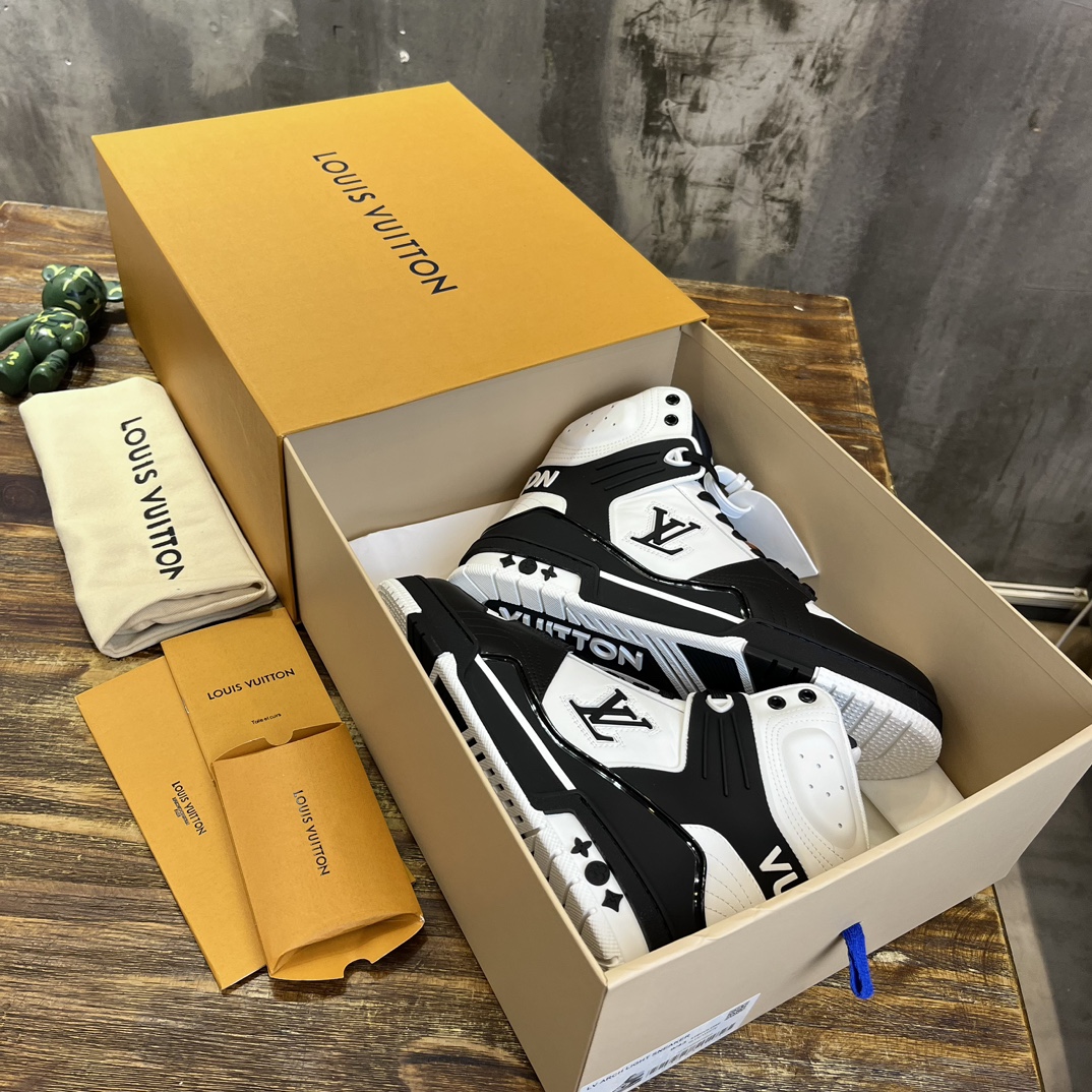 Bagsaaa L0vis Vvtt0n Trainer Black White