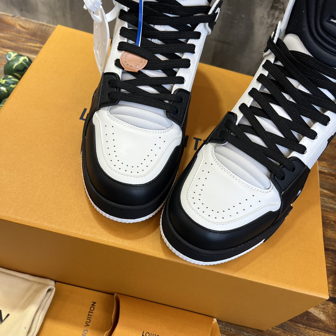 Bagsaaa L0vis Vvtt0n Trainer Black White