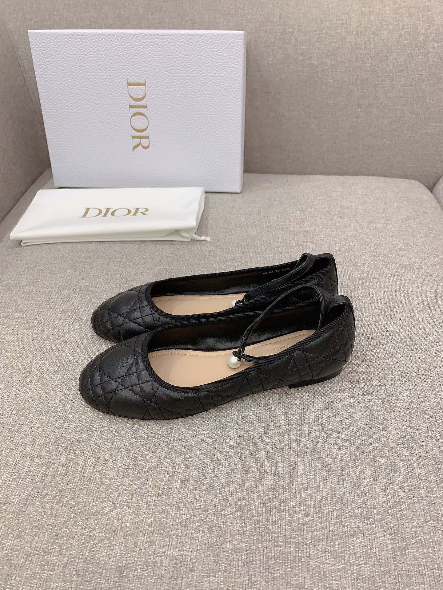 Bagsaaa D10r Ballet Flat Black Quilted Cannage Calfskin 02