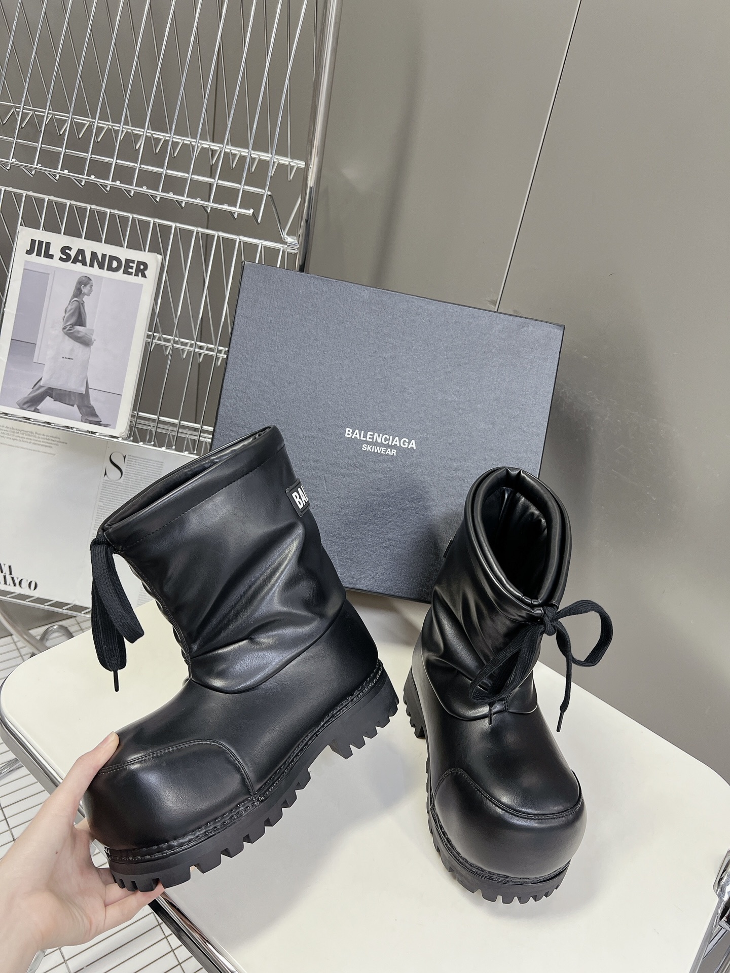 Bagsaaa Ba1en*iaga Alaska Low Boot in black shiny S*per soft calfskin