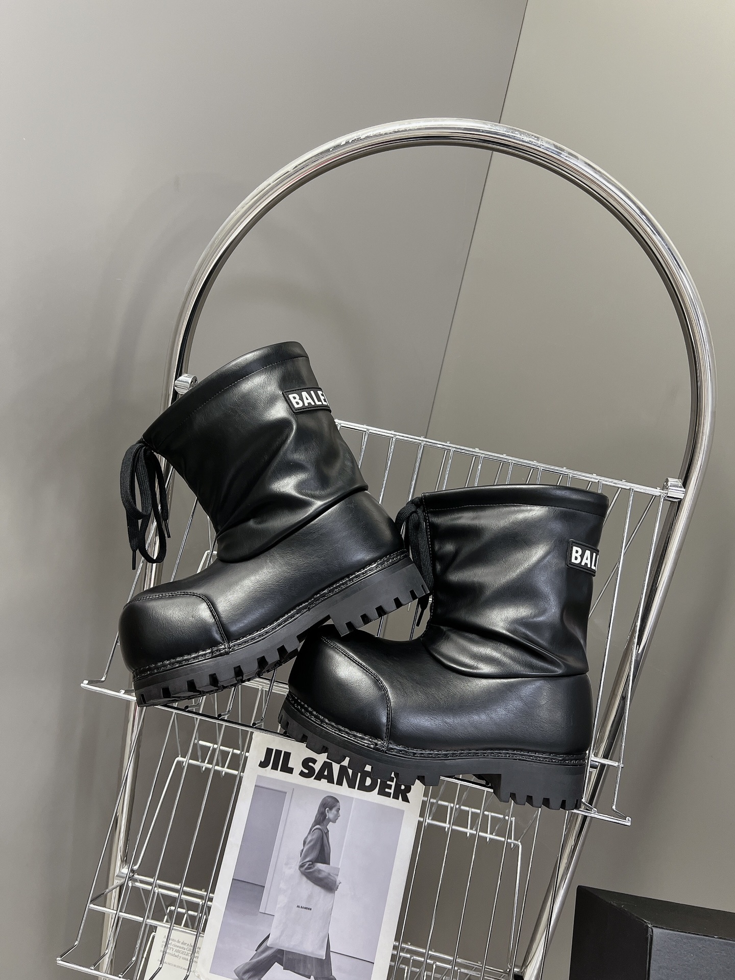 Bagsaaa Ba1en*iaga Alaska Low Boot in black shiny S*per soft calfskin