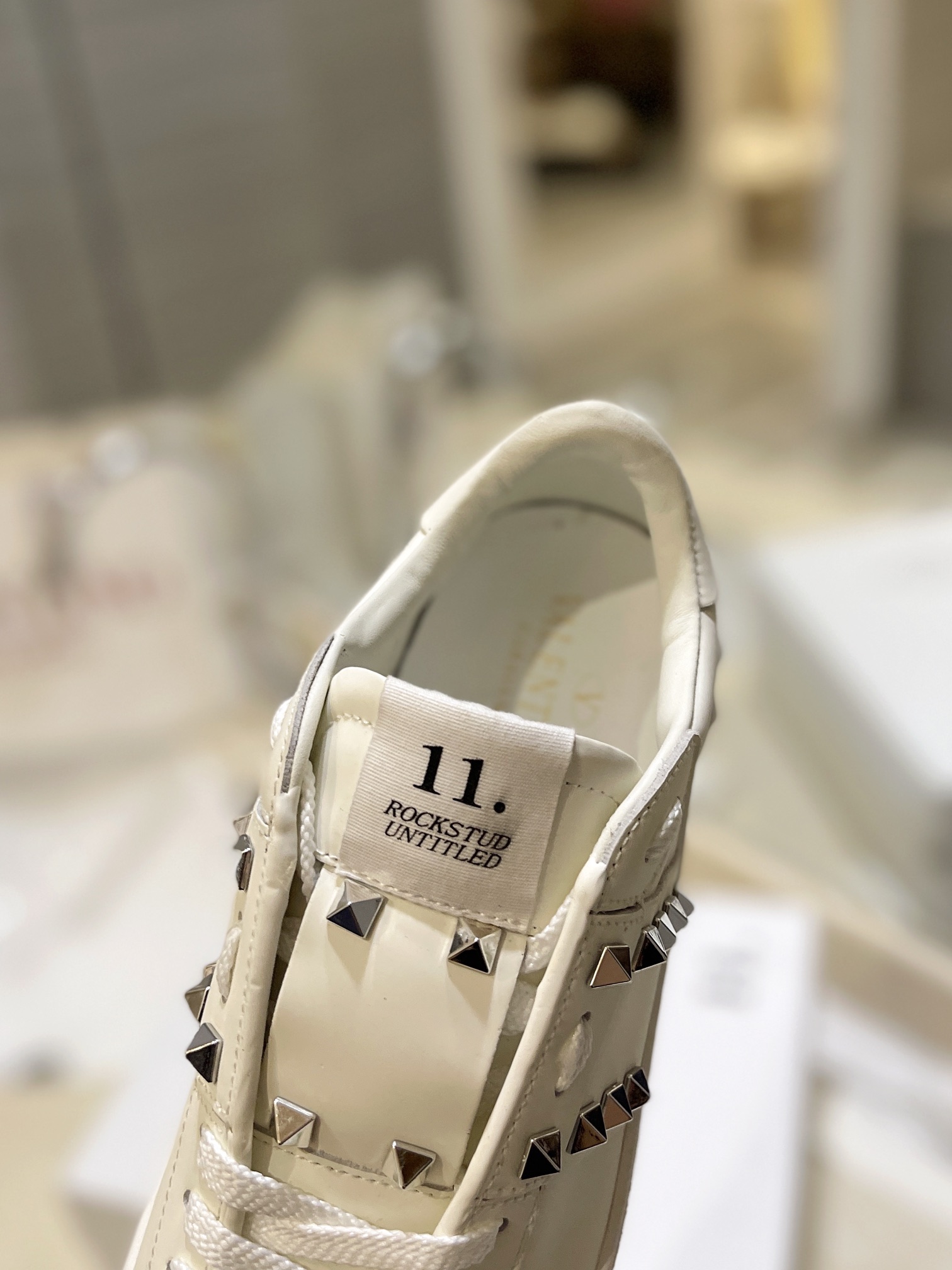 Bagsaaa Va1e*ntin0 Garavani Rockstud Untitled leather flatform sneakers in white