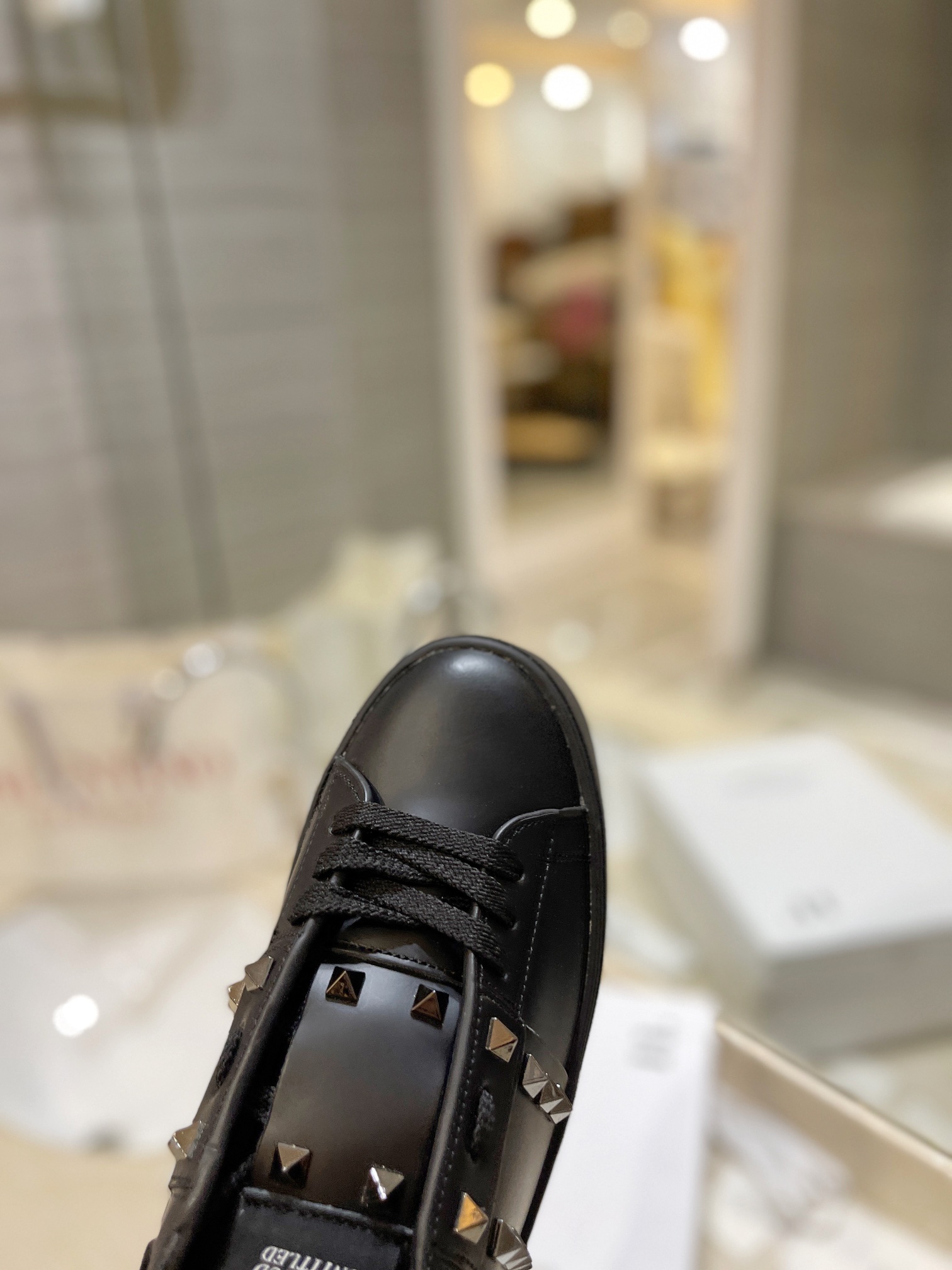 Bagsaaa Va1e*ntin0 Garavani Rockstud Untitled leather flatform sneakers in black