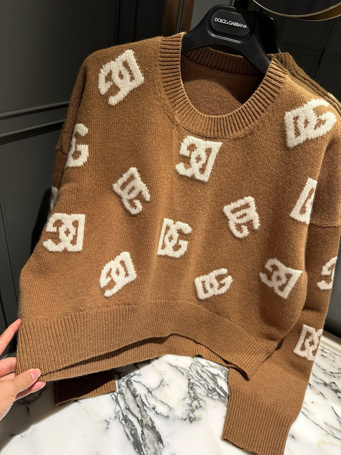 Bagsaaa Dolce&GabbanaCaramel Crew Neck Sweater With Logo
