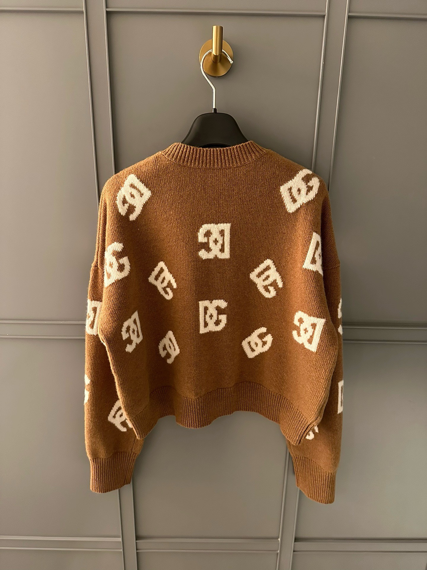 Bagsaaa Dolce&GabbanaCaramel Crew Neck Sweater With Logo