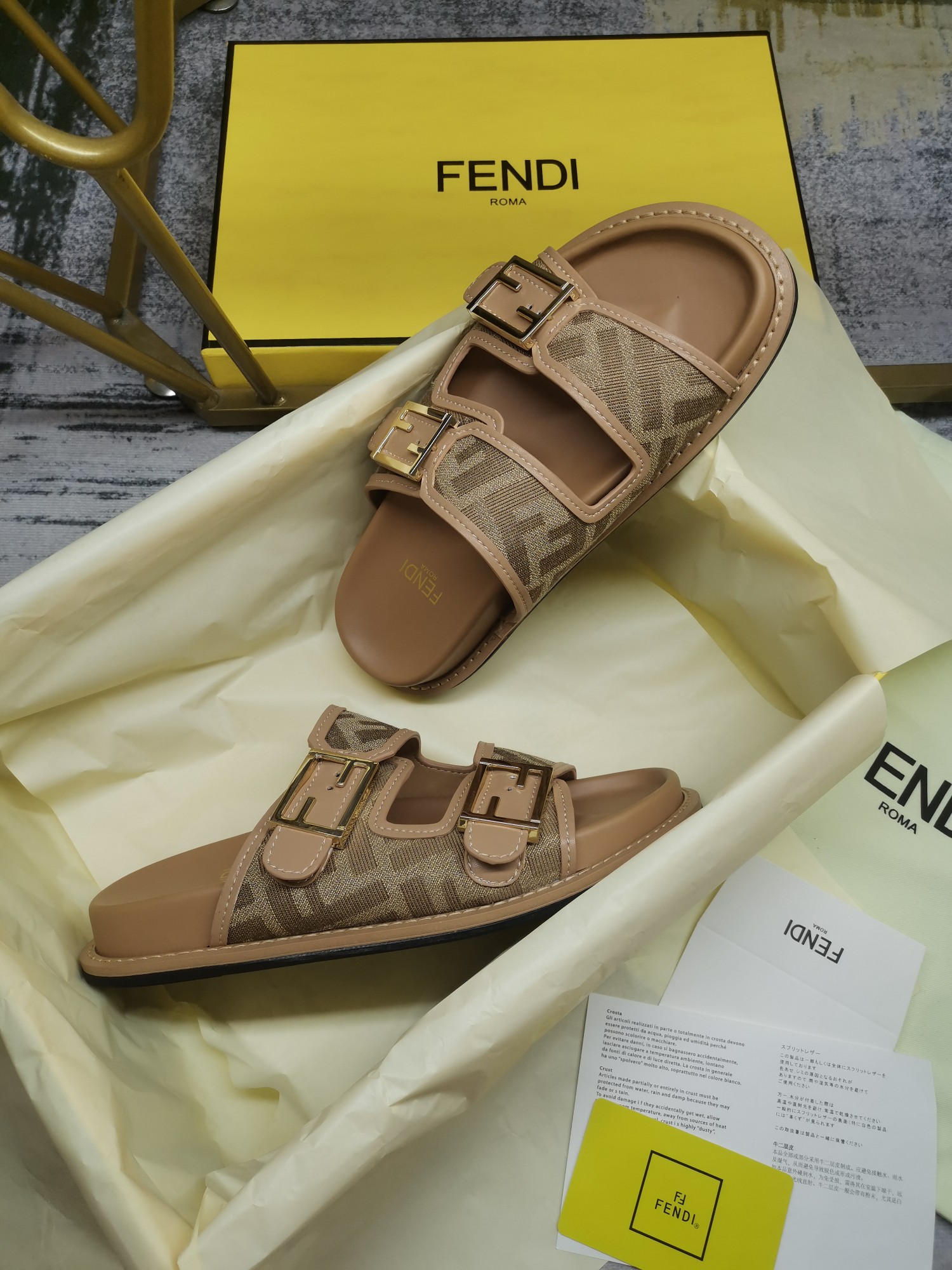 Bagsaaa F**di Feel FF chenille slides in caramel