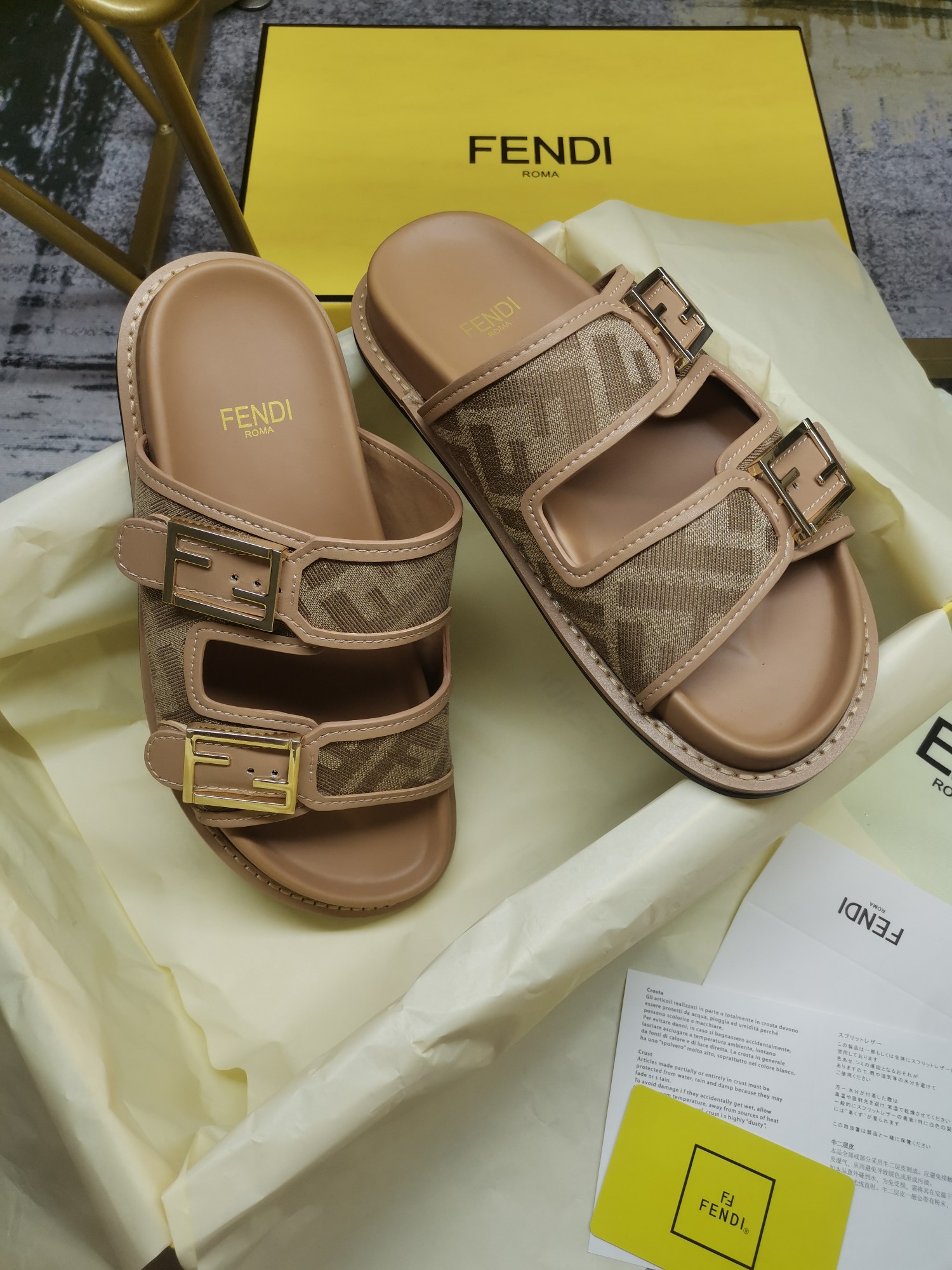 Bagsaaa F**di Feel FF chenille slides in caramel