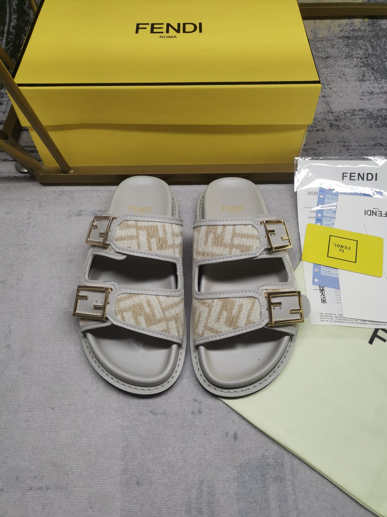 Bagsaaa F**di Feel FF chenille slides in gray