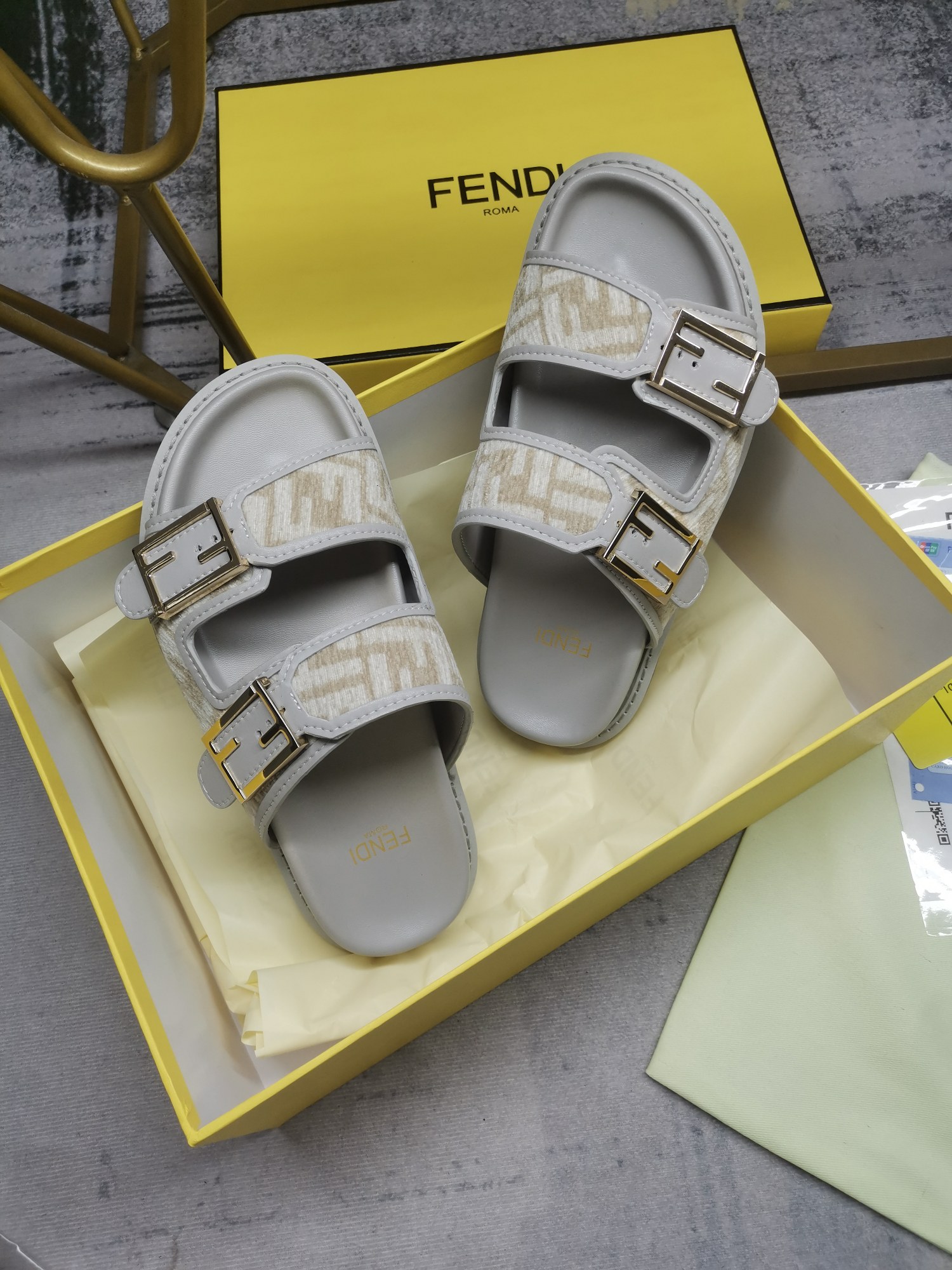 Bagsaaa F**di Feel FF chenille slides in gray