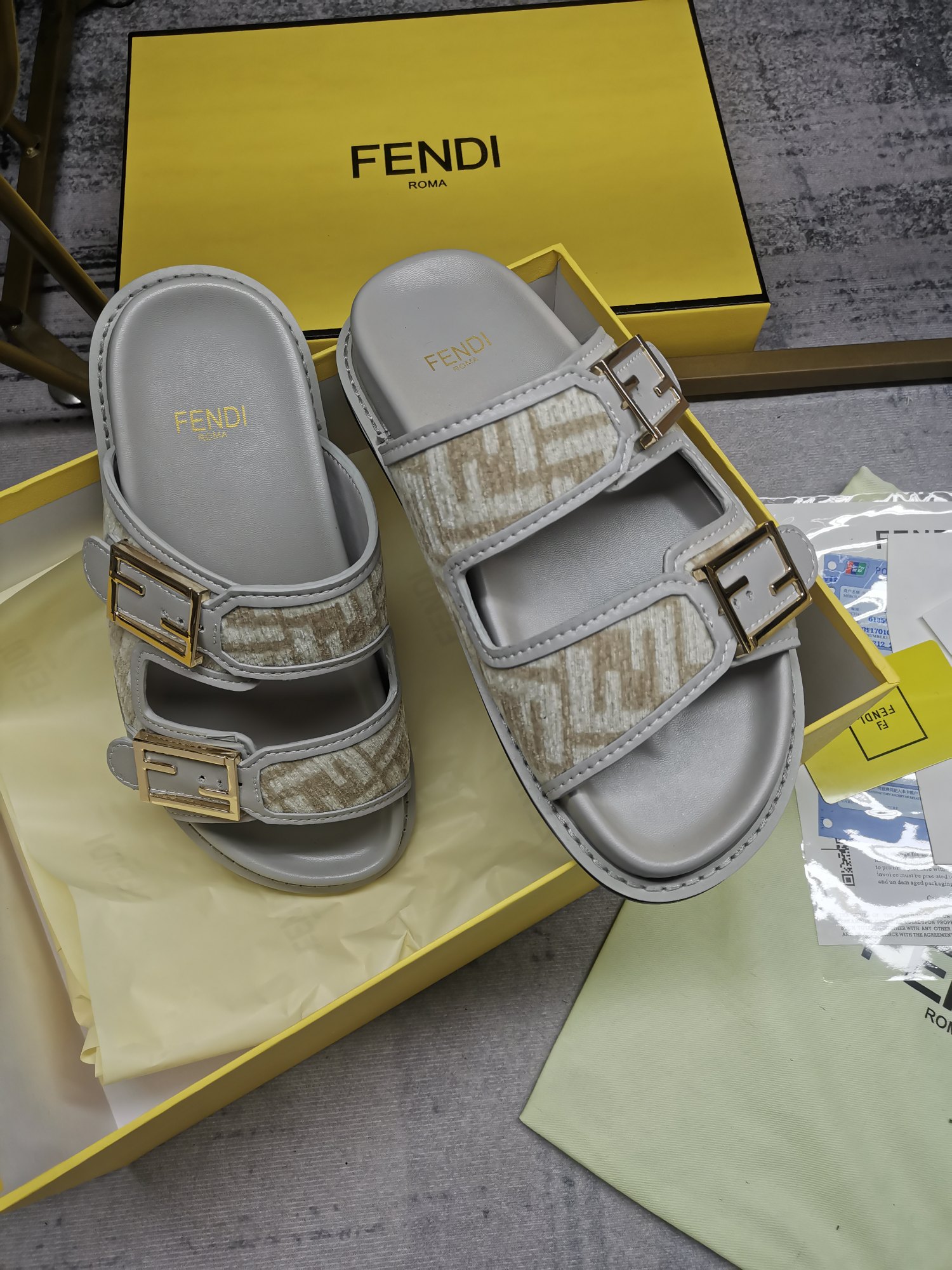 Bagsaaa F**di Feel FF chenille slides in gray