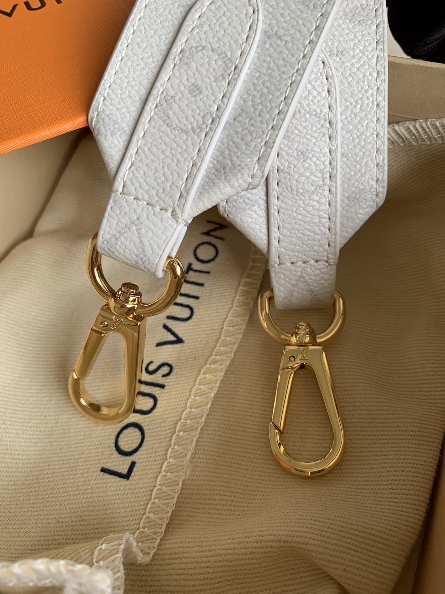 Bagsaaa L0vis Vvtt0n Leather Monogram White Strap