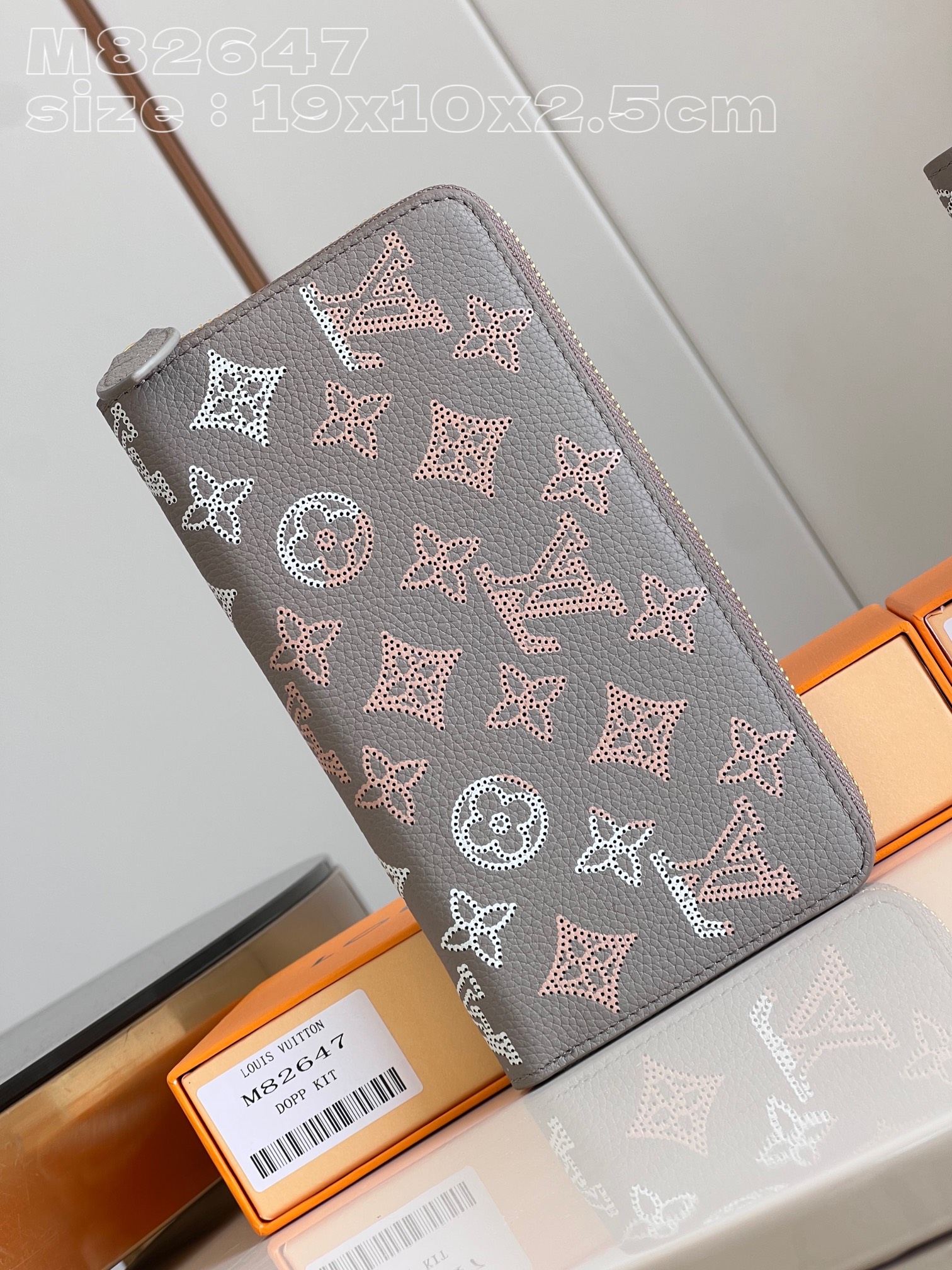 Bagsaaa L0vis Vvtt0n Zippy Wallet Mahina Flight Mode In Grey - 19*10*2.5cm