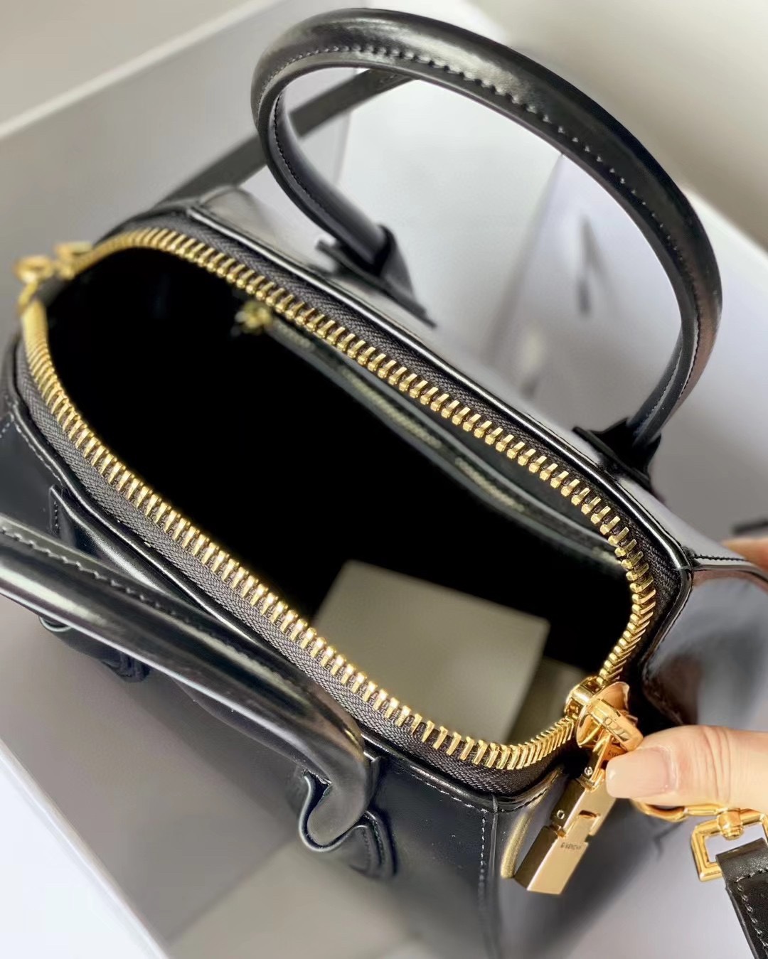 Bagsaaa Givenchy Mini Antigona Black - 22*27*13cm