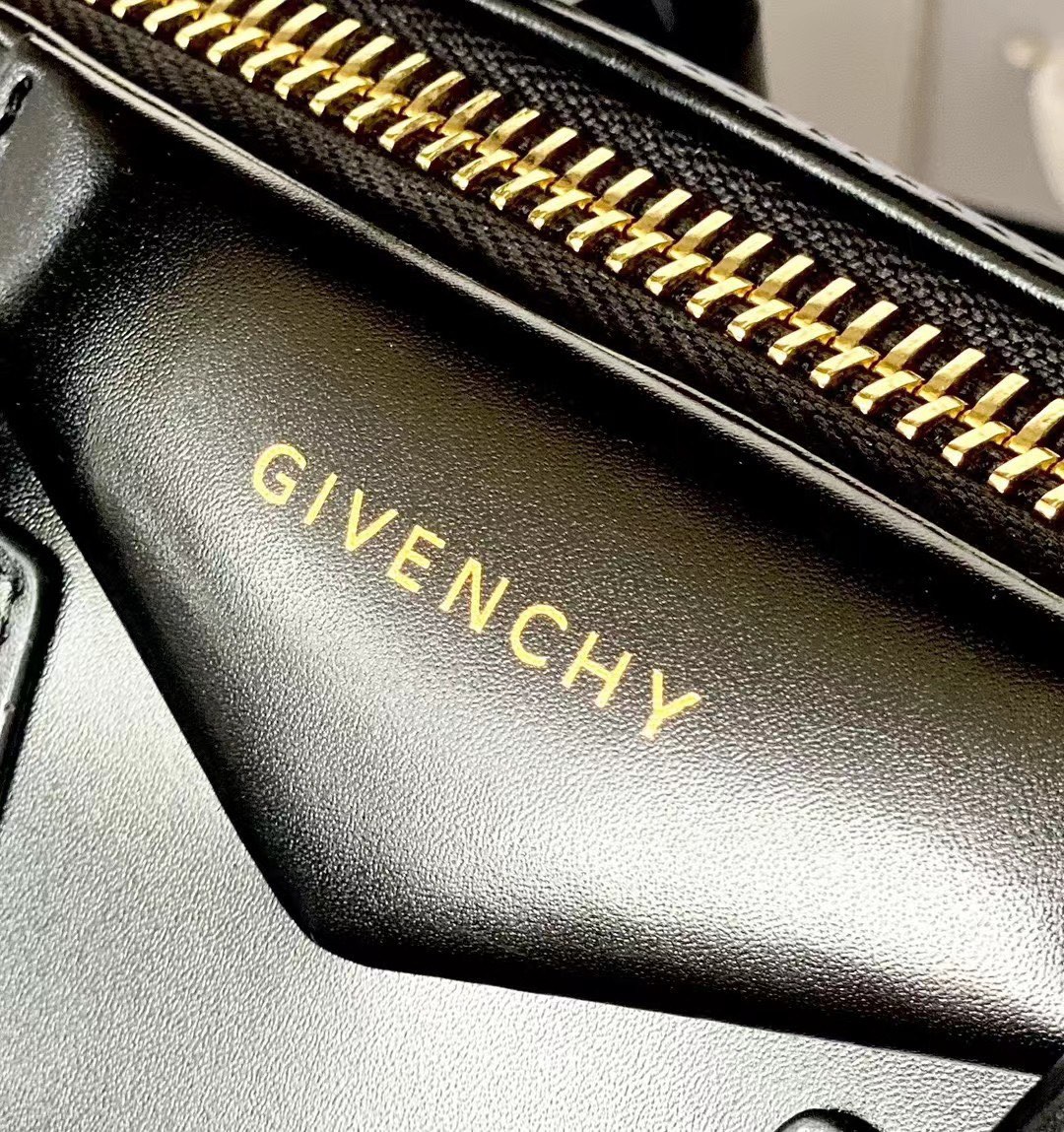 Bagsaaa Givenchy Mini Antigona Black - 22*27*13cm