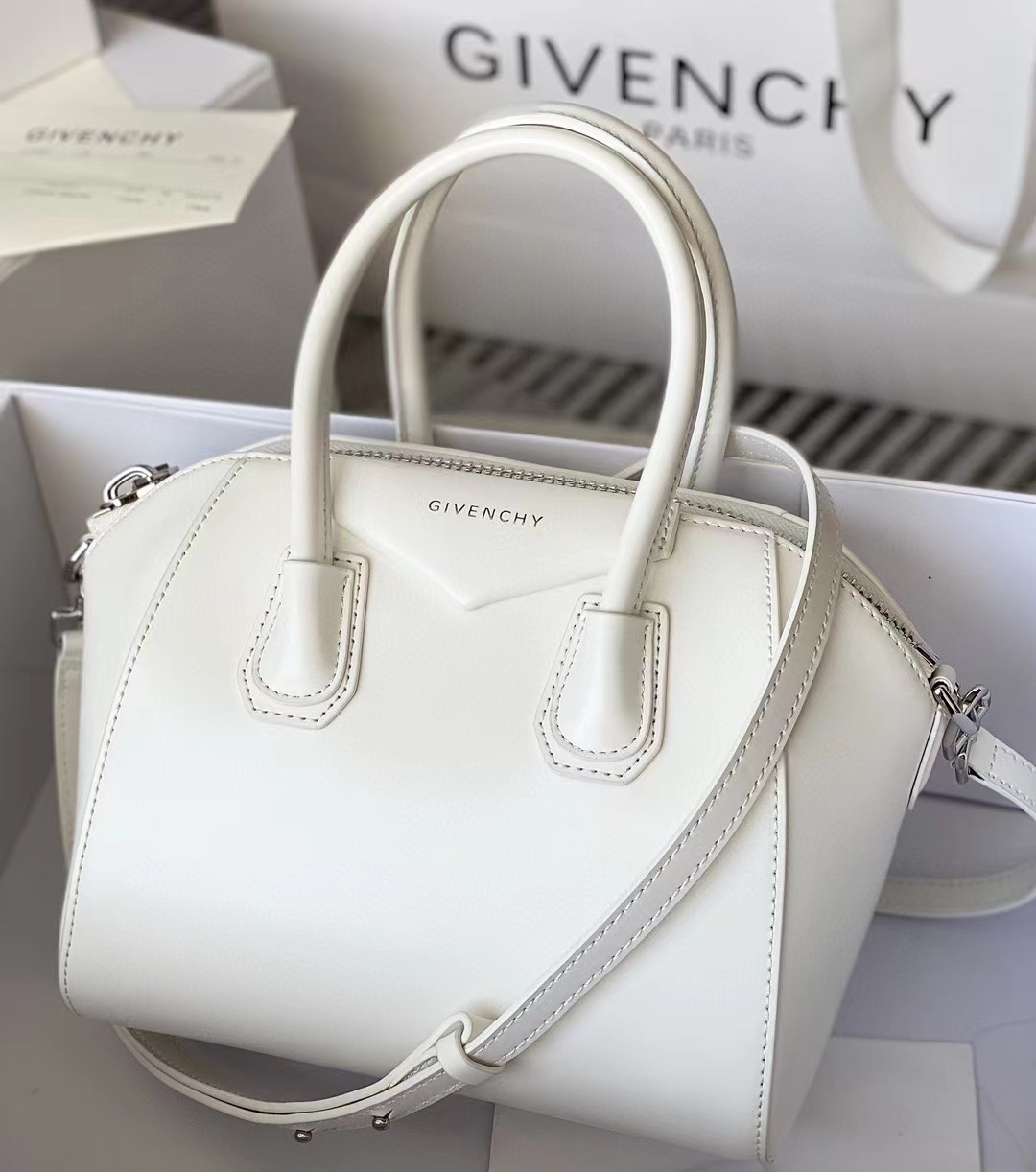 Bagsaaa Givenchy Mini Antigona White - 22*27*13cm