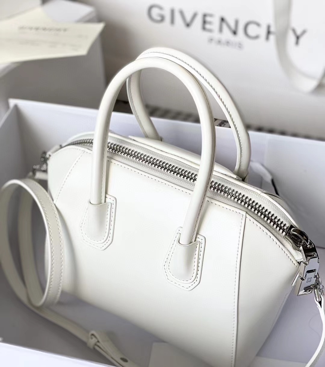 Bagsaaa Givenchy Mini Antigona White - 22*27*13cm