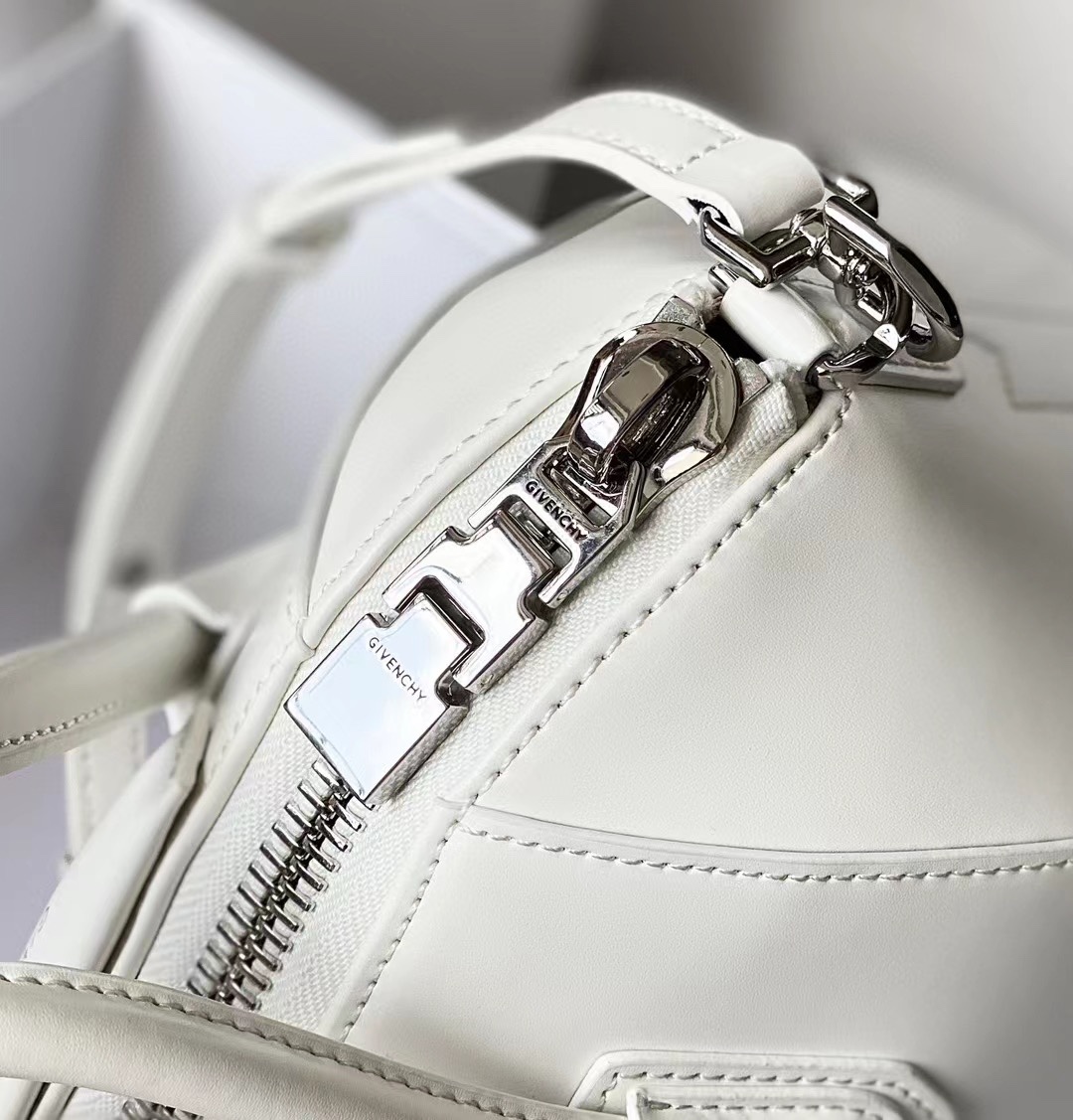 Bagsaaa Givenchy Mini Antigona White - 22*27*13cm