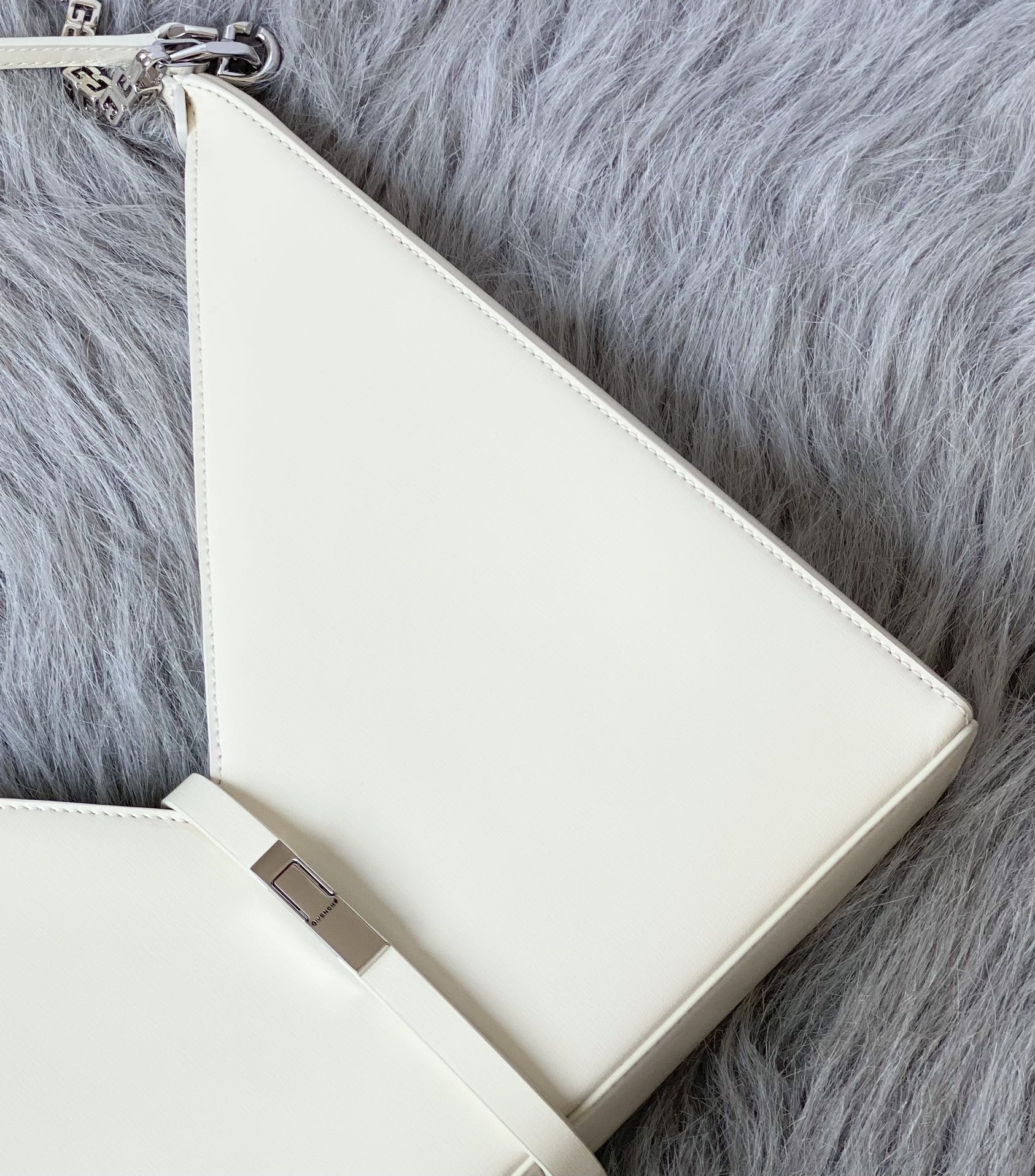Bagsaaa Givenchy Cut-Out Small Shoulder Bag White - 27*27*6cm