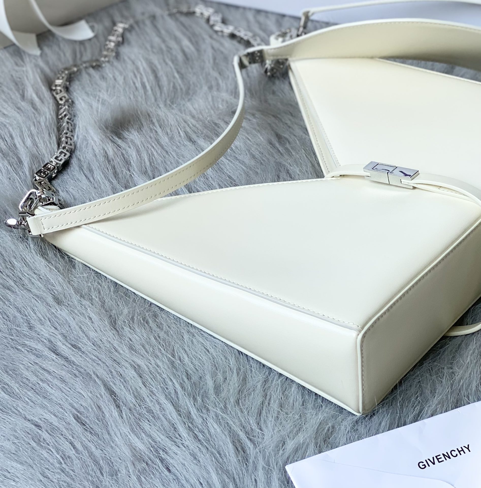 Bagsaaa Givenchy Cut-Out Small Shoulder Bag White - 27*27*6cm