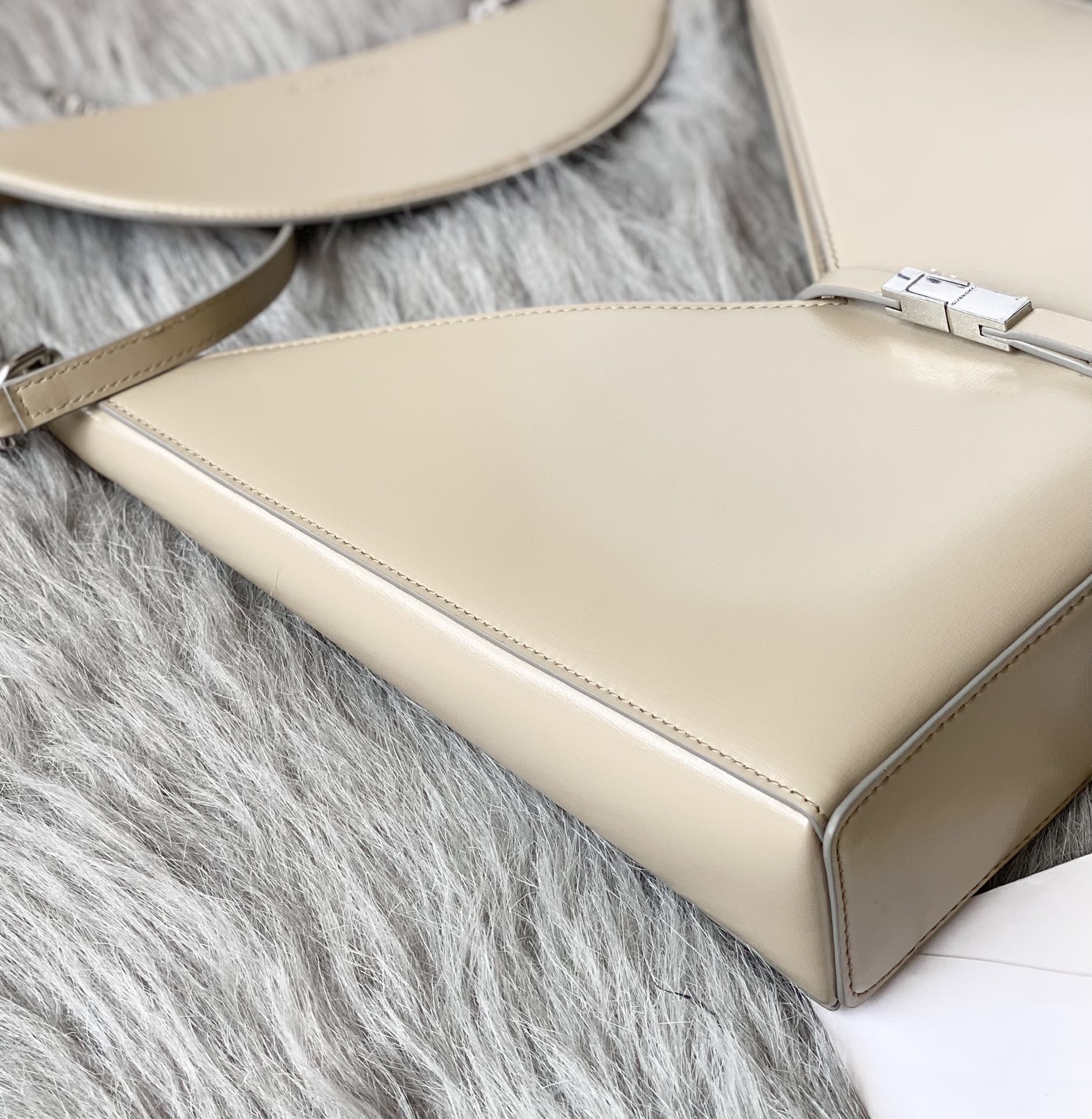 Bagsaaa Givenchy Cut-Out Small Shoulder Bag Beige - 27*27*6cm