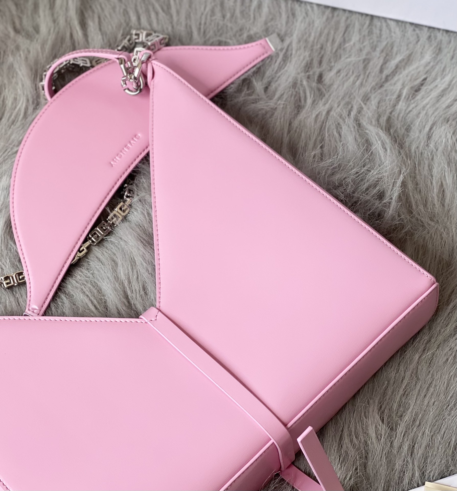 Bagsaaa Givenchy Cut-Out Small Shoulder Bag Pink - 27*27*6cm