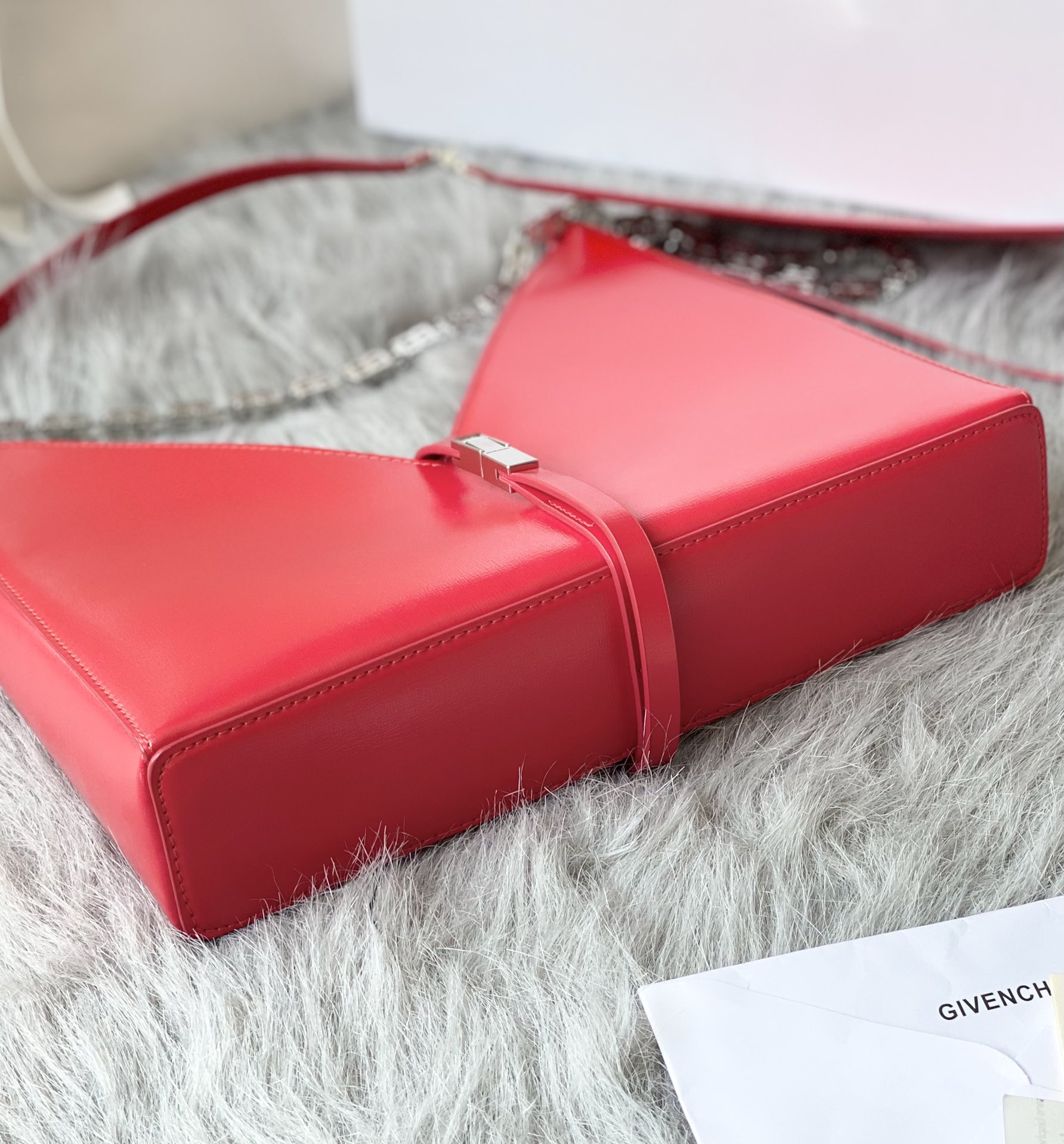 Bagsaaa Givenchy Cut-Out Small Shoulder Bag Red - 27*27*6cm
