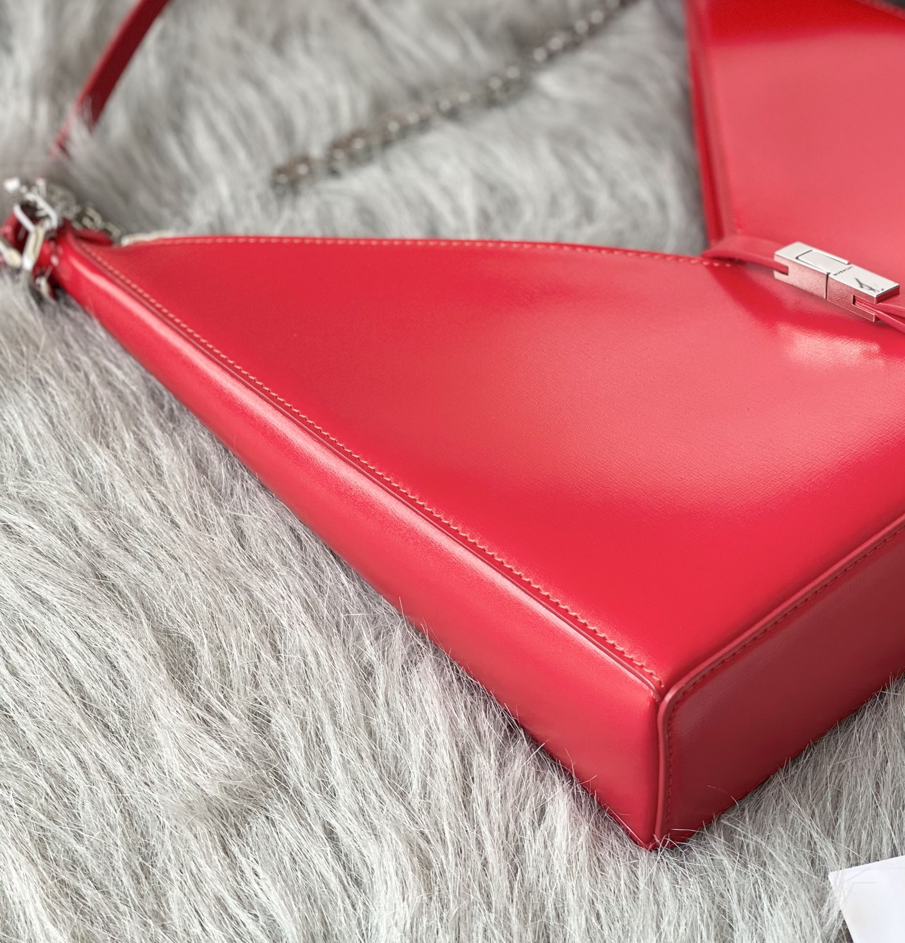 Bagsaaa Givenchy Cut-Out Small Shoulder Bag Red - 27*27*6cm
