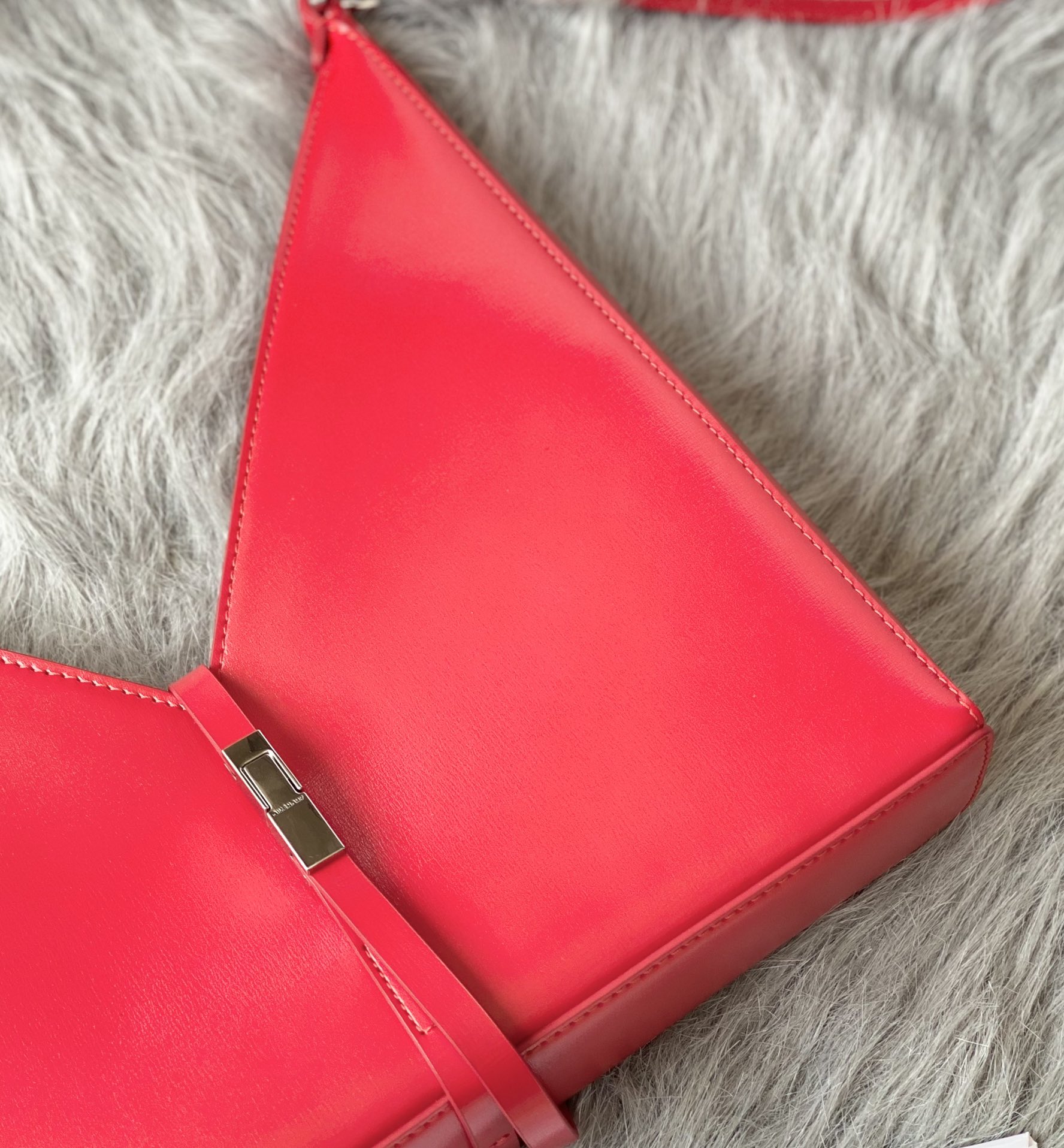 Bagsaaa Givenchy Cut-Out Small Shoulder Bag Red - 27*27*6cm