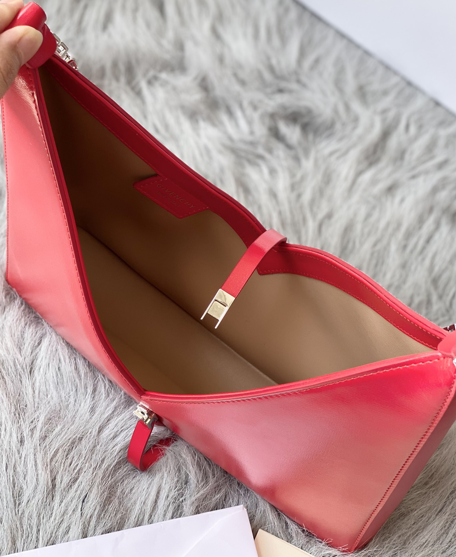 Bagsaaa Givenchy Cut-Out Small Shoulder Bag Red - 27*27*6cm