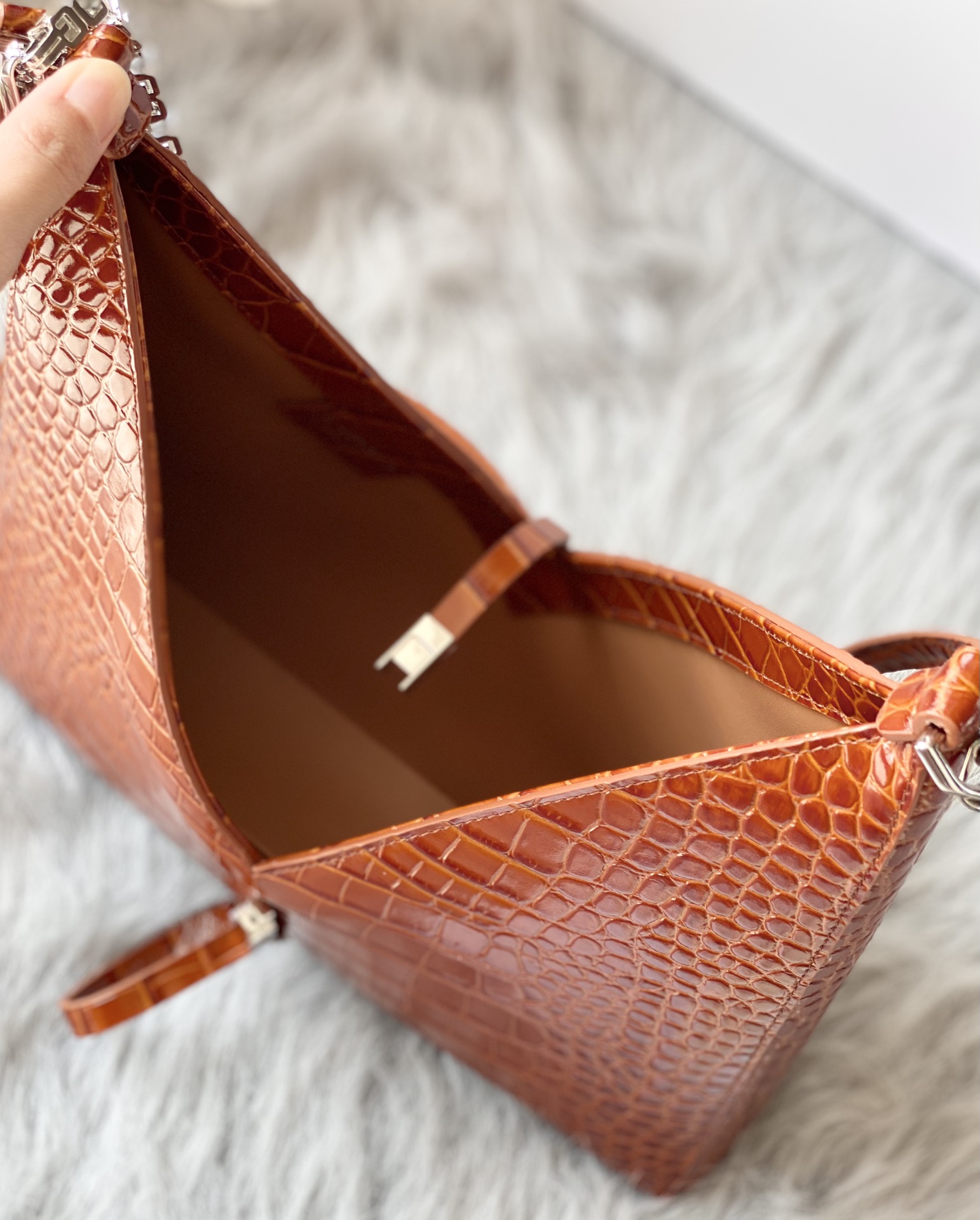 Bagsaaa Givenchy Cut-Out Small Shoulder Bag Brown - 27*27*6cm