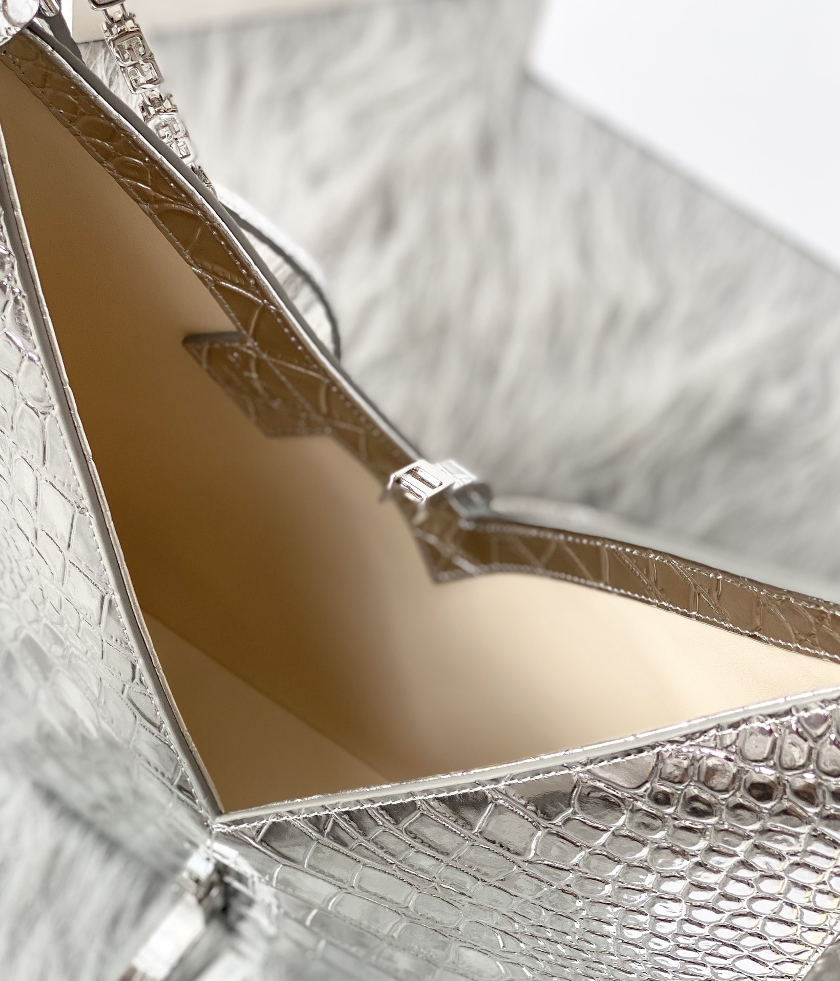 Bagsaaa Givenchy Cut-Out Small Shoulder Bag Silver - 27*27*6cm