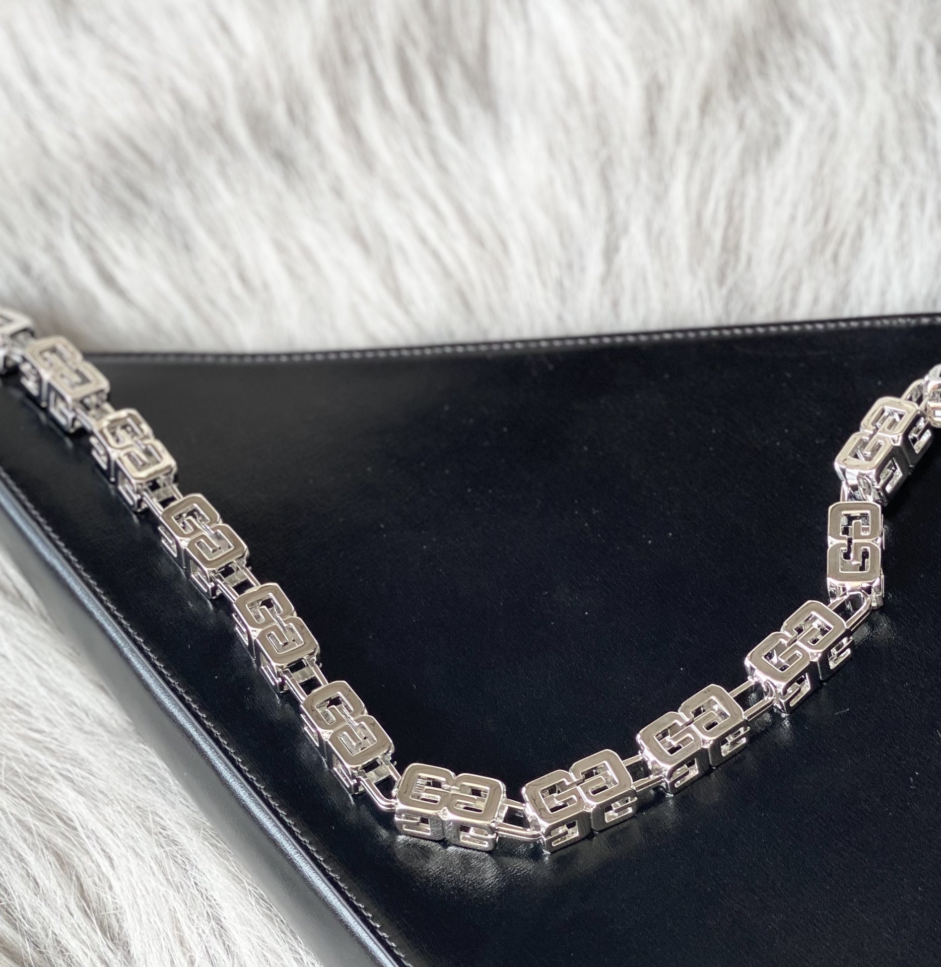 Bagsaaa Givenchy Cut-Out Large Shoulder Bag Black - 46*8*19cm