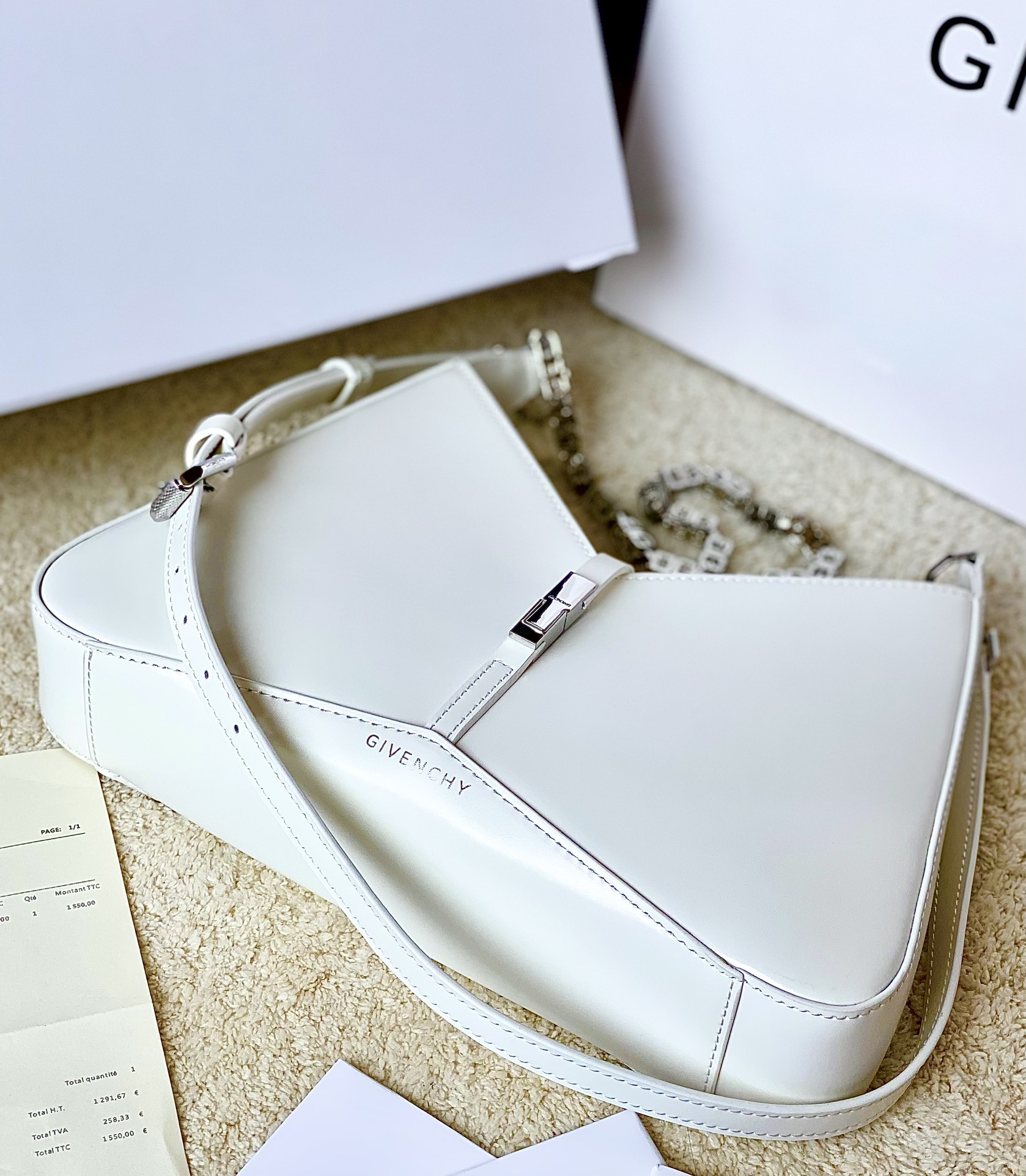 Bagsaaa Givenchy Cut Out Bag In Glossy White Leather With Chain In Bianco