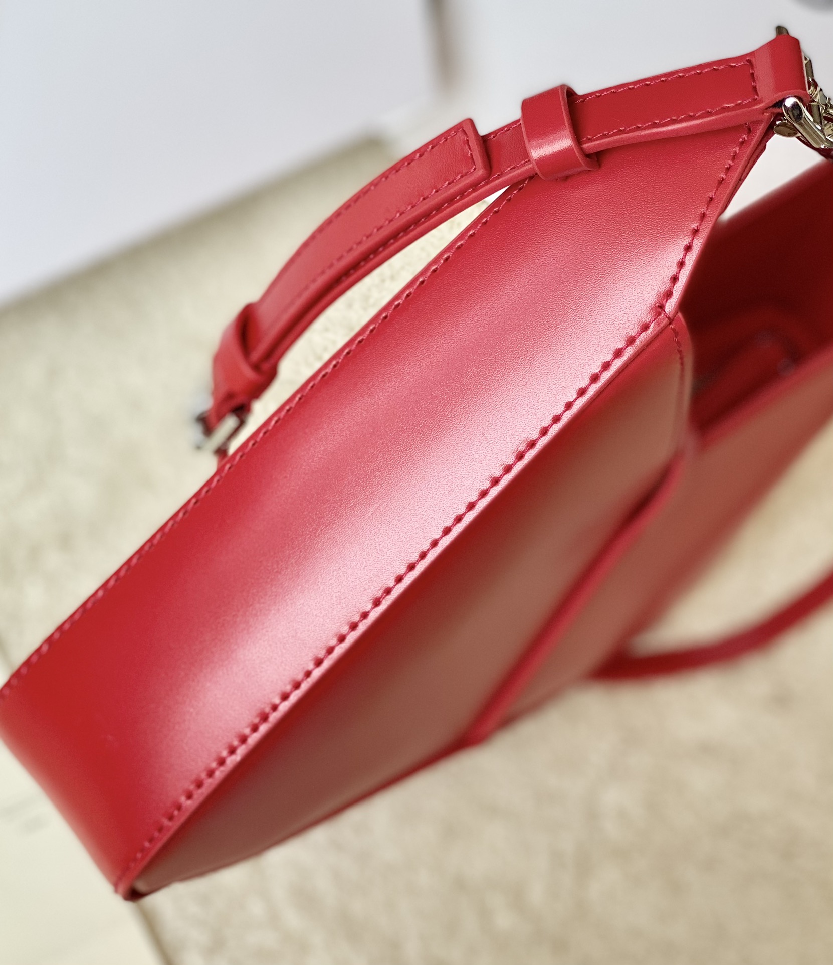 Bagsaaa Givenchy Cut Out Bag In Glossy Red Leather With Chain In Bianco