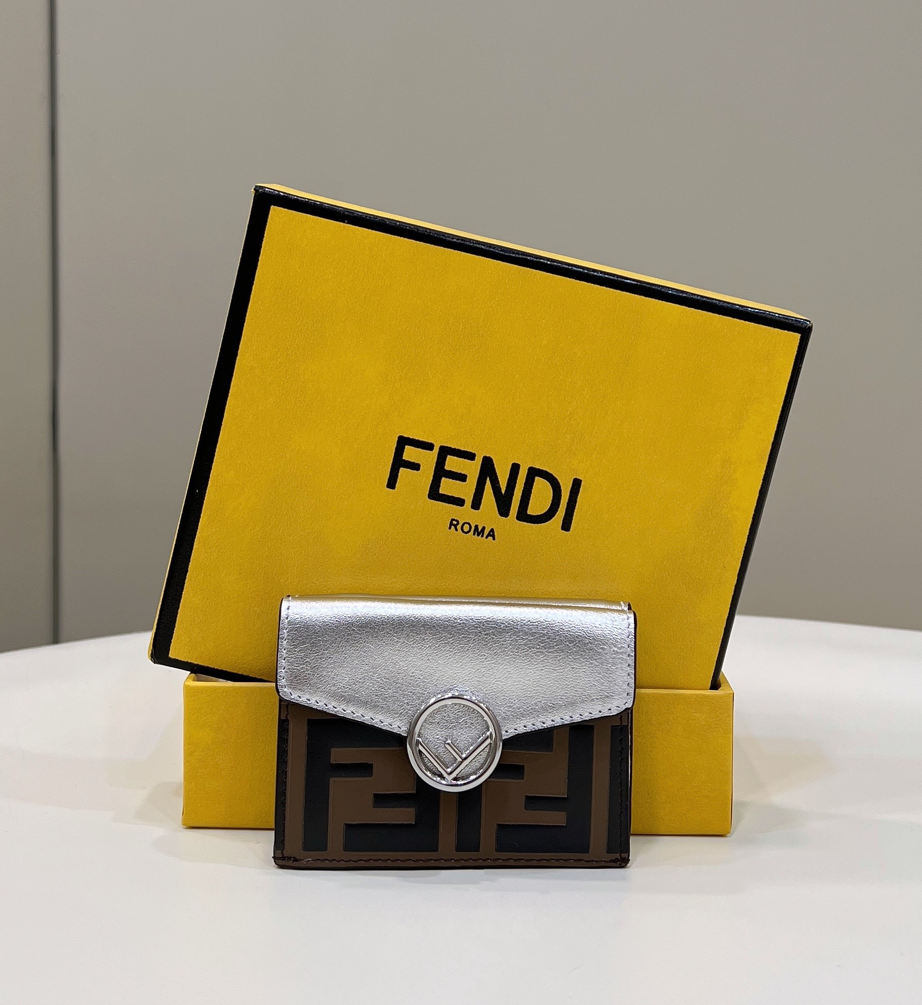 Bagsaaa F**di Brown Zucca Wallet Silver