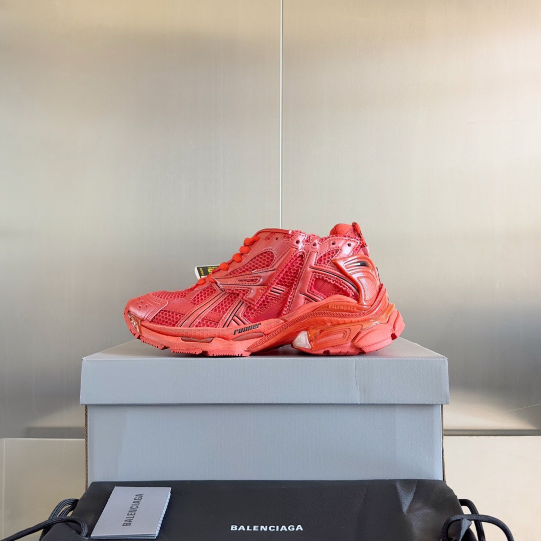 Bagsaaa Ba1en*iaga Runner panelled trainers Red