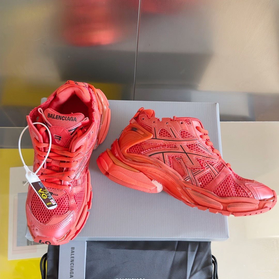 Bagsaaa Ba1en*iaga Runner panelled trainers Red