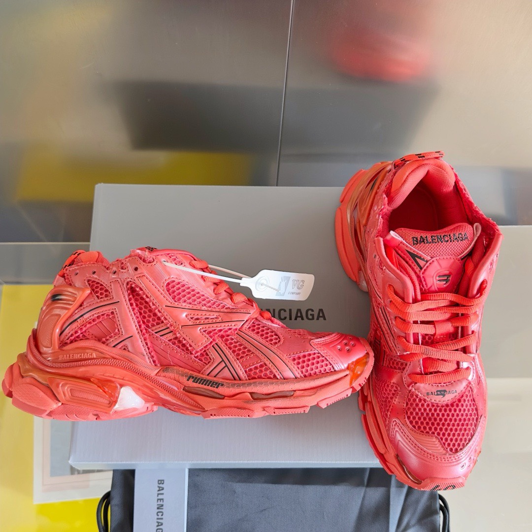 Bagsaaa Ba1en*iaga Runner panelled trainers Red