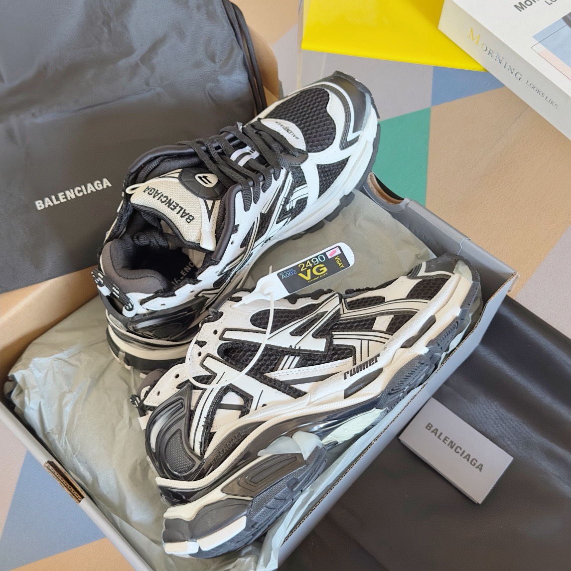 Bagsaaa Ba1en*iaga Runner panelled trainers black & white