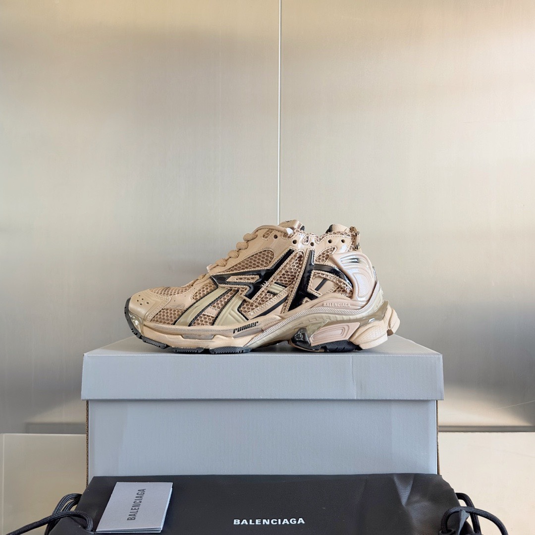 Bagsaaa Ba1en*iaga Runner panelled trainers taupe