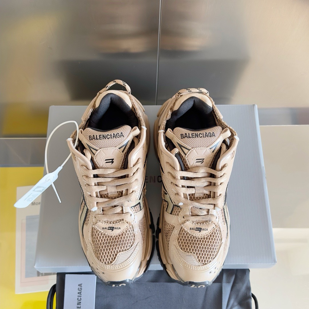 Bagsaaa Ba1en*iaga Runner panelled trainers taupe