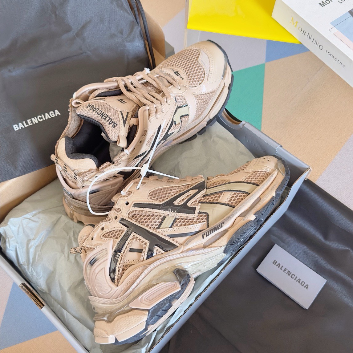 Bagsaaa Ba1en*iaga Runner panelled trainers taupe