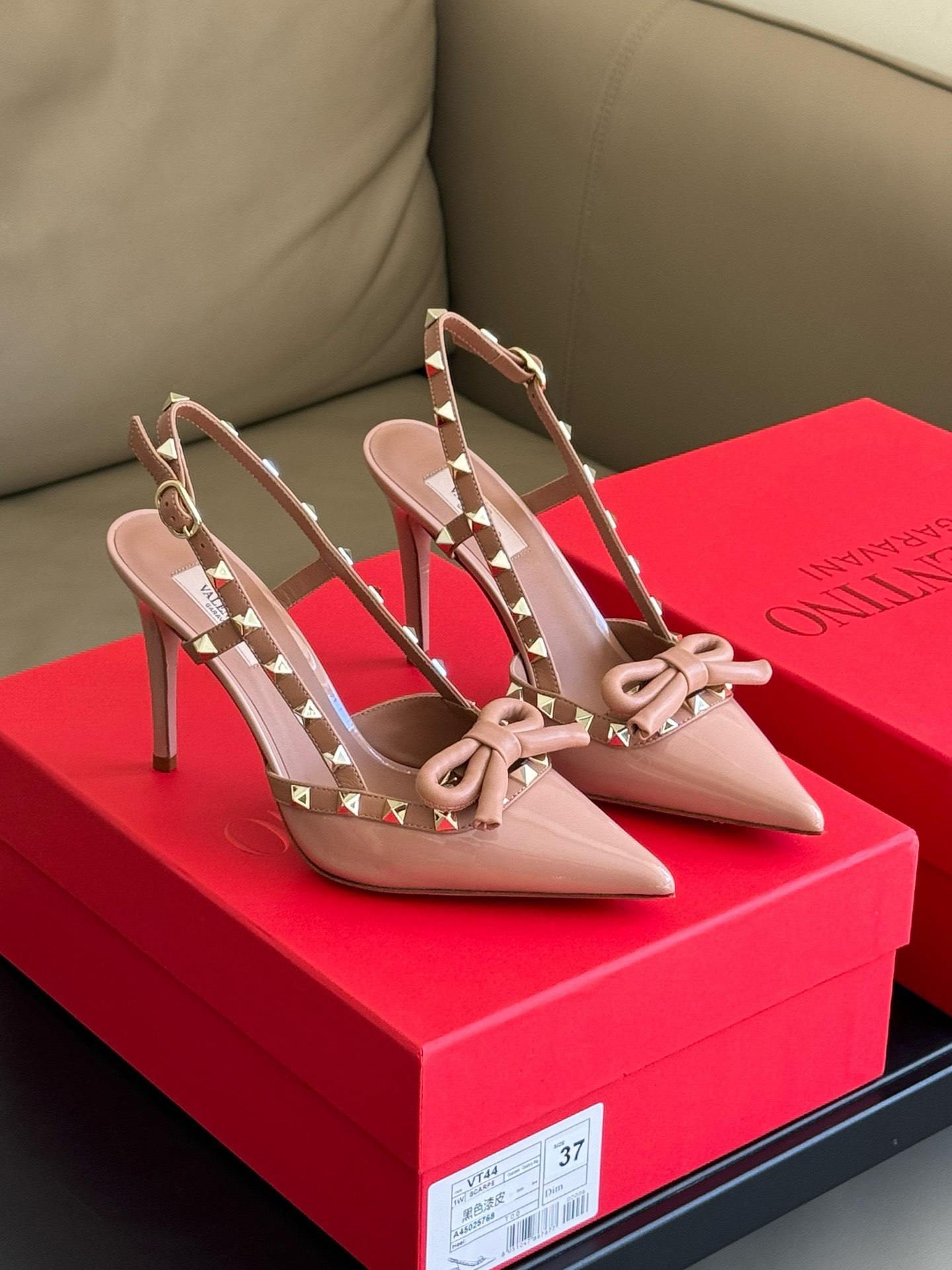 Bagsaaa Va1e*ntin0 Garavani Patent leather slingback with iconic studs
