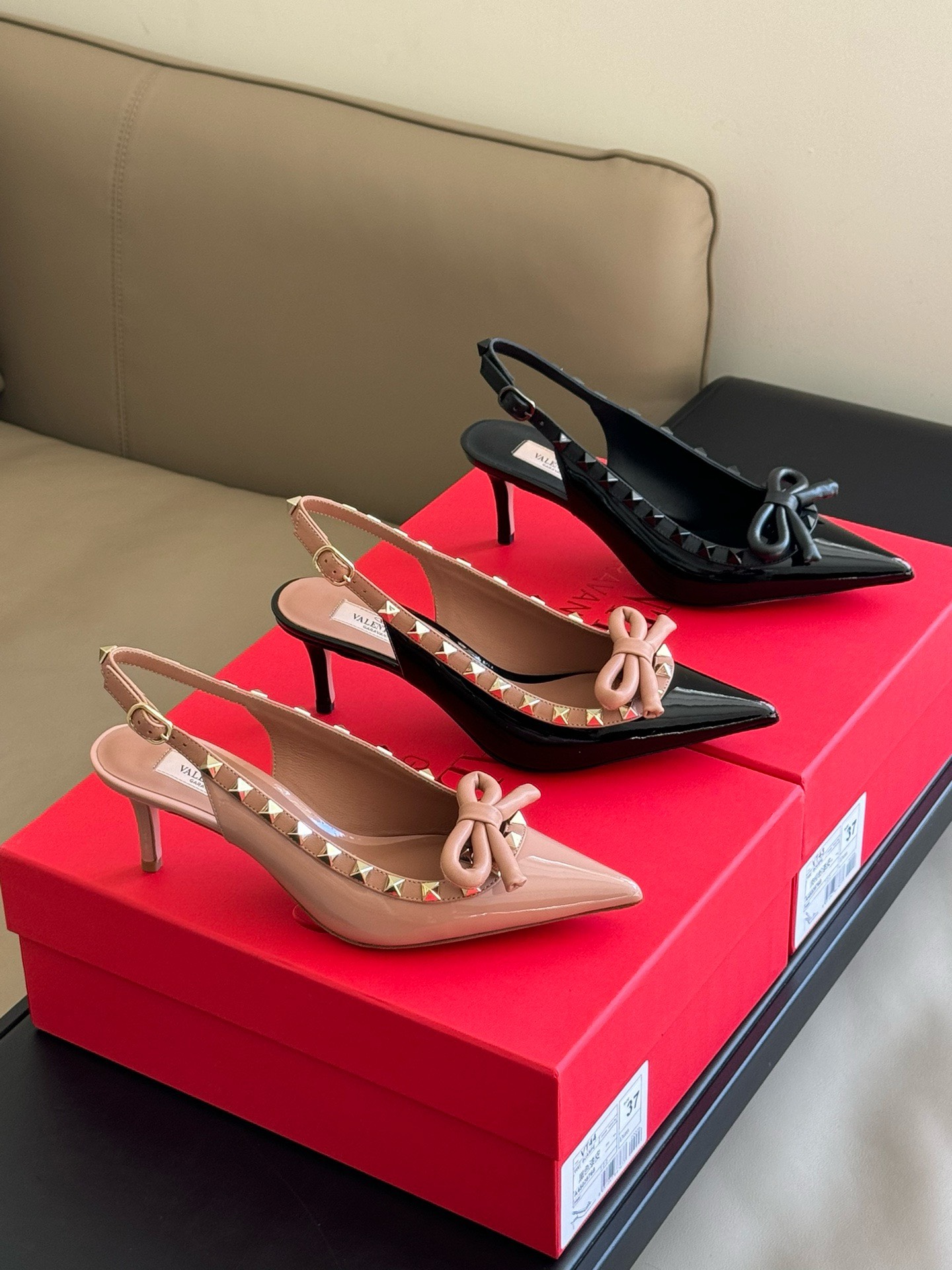 Bagsaaa Va1e*ntin0 Garavani Patent leather slingback pump with iconic studs