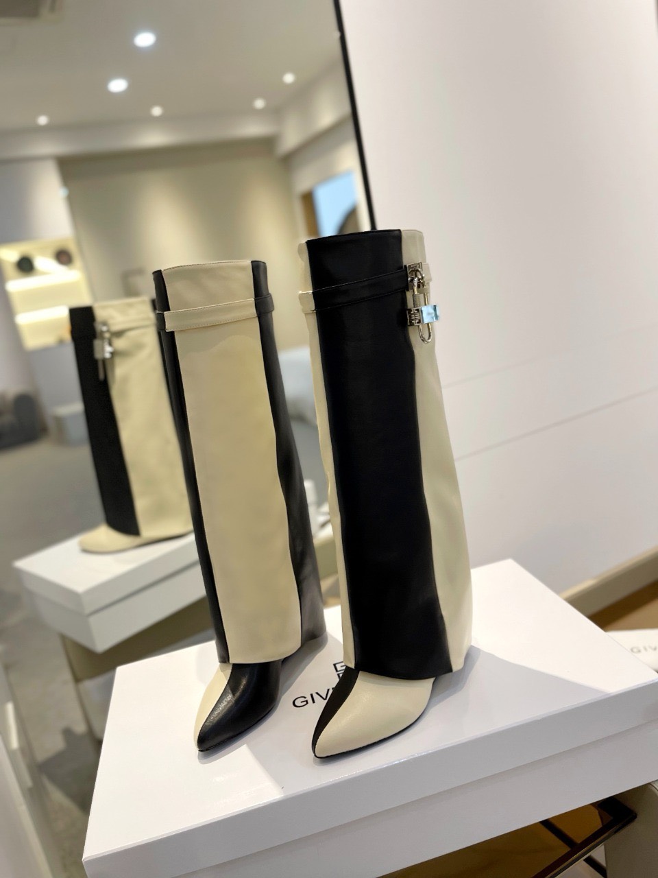 Bagsaaa Givenchy Shark Lock Ankle Long Boots in leather black & white