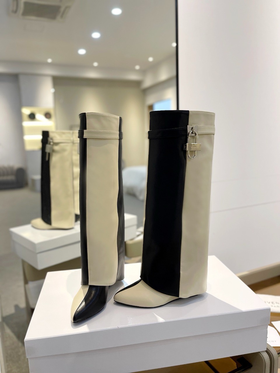 Bagsaaa Givenchy Shark Lock Ankle Long Boots in leather black & white