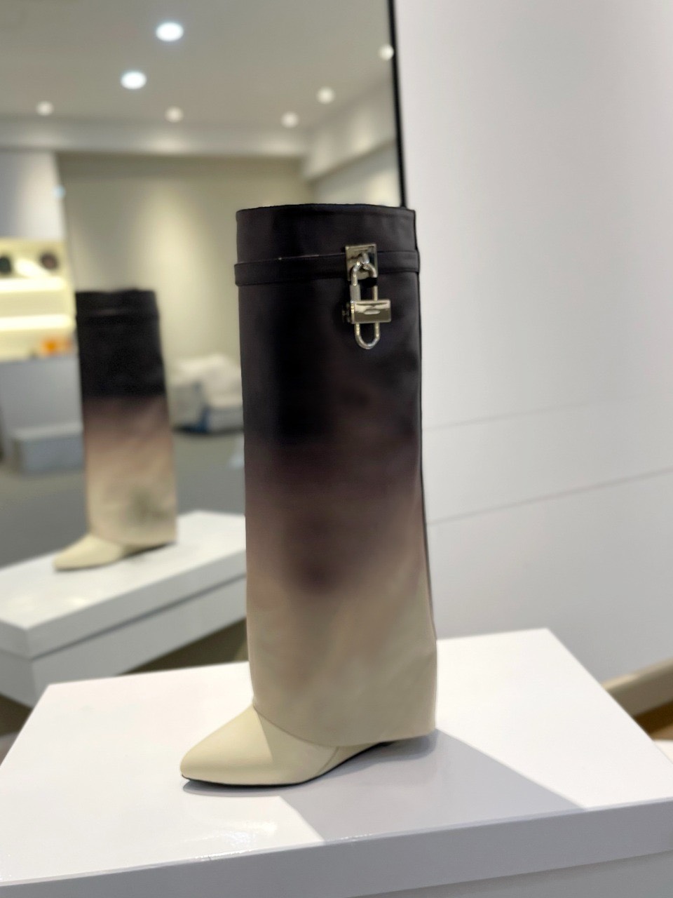 Bagsaaa Givenchy Shark Lock Ankle Long Boots in leather ombre leather